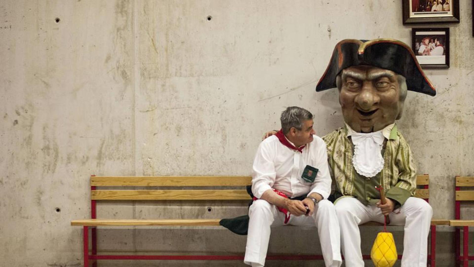 Juantxo Montoya con el kiliki Verrugas, en una imagen del concurso de fotografía San Fermín 2014