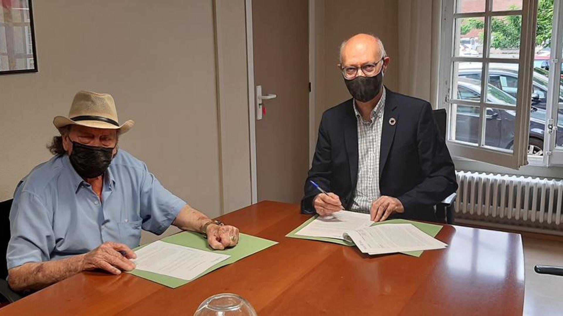 El convenio para el desarrollo del programa ha sido firmado por el Director General de Derechos Sociales, Andrés Carbonero, y el presidente de la Federación Gaz Kaló, José Jiménez