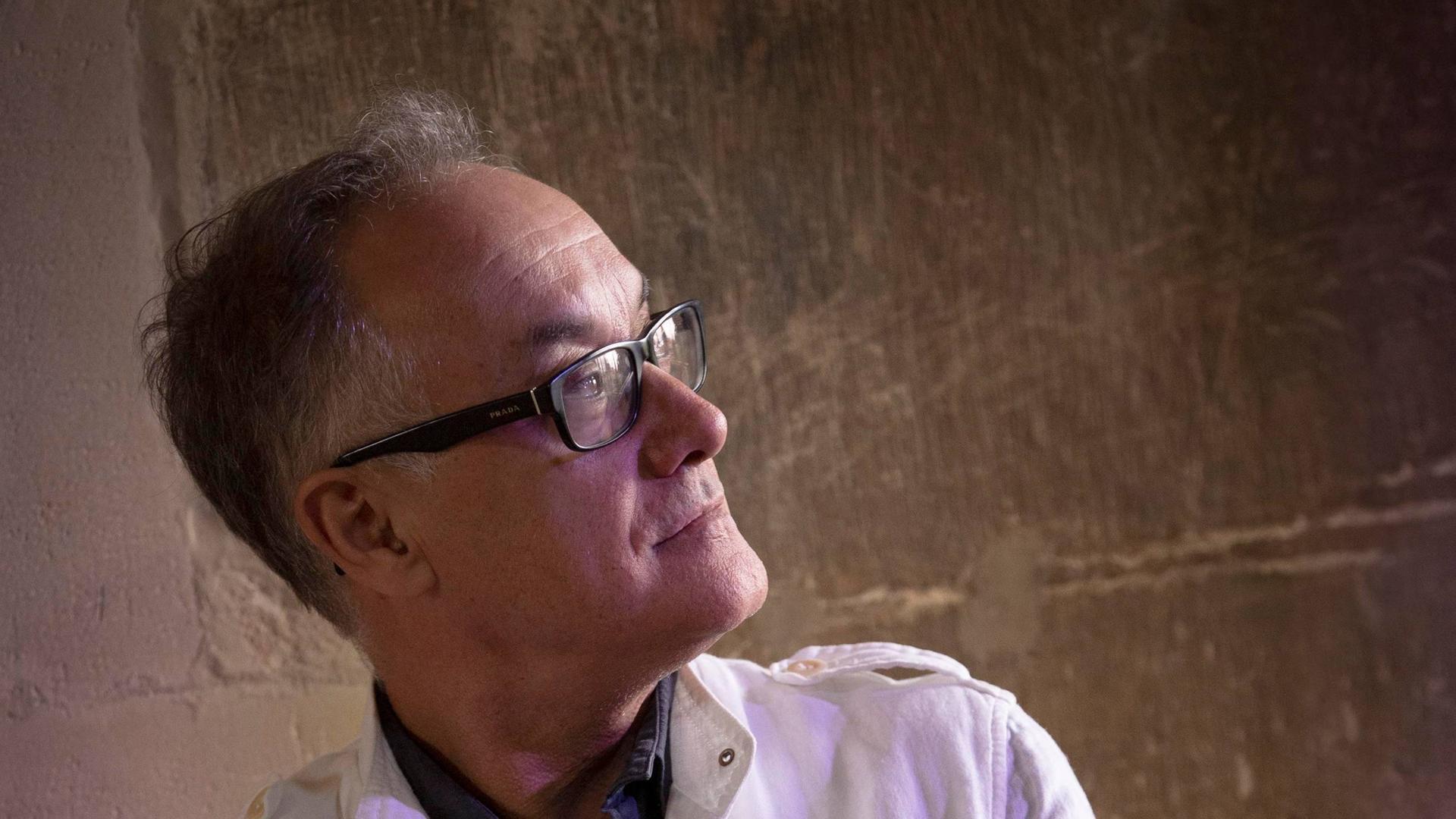 Luis F. Jiménez vive en París desde 1986.
