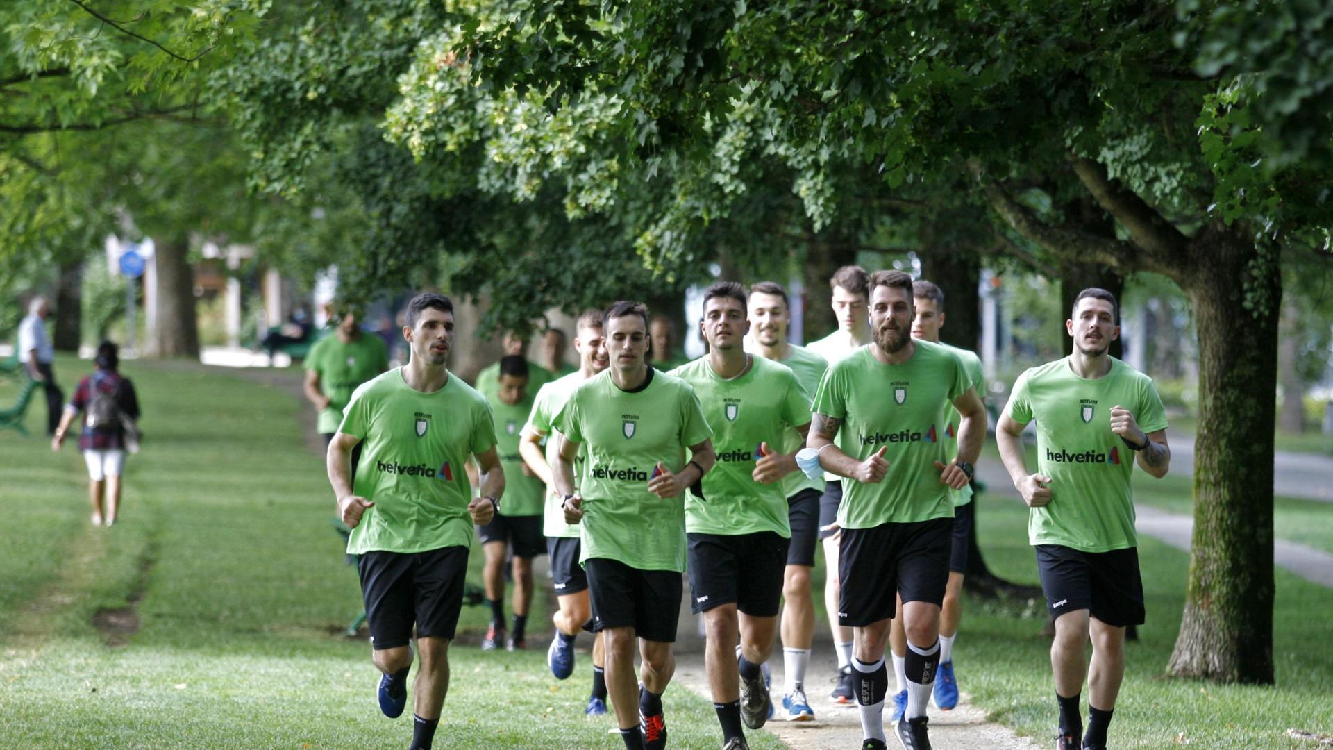 Etxeberria, Gastón, Fernández, Del Arco y Pereira (uno de los tres fichajes), encabezando al grupo ayer.