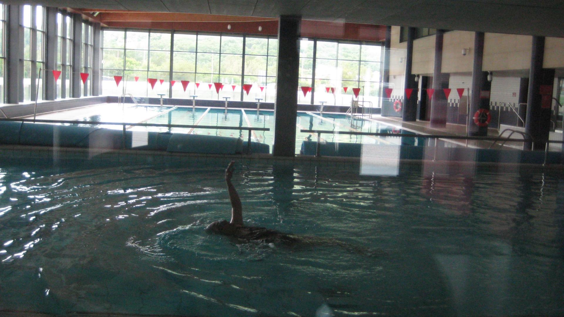 En una imagen de archivo, una persona se ejercita en una de las piscinas de Zelandi