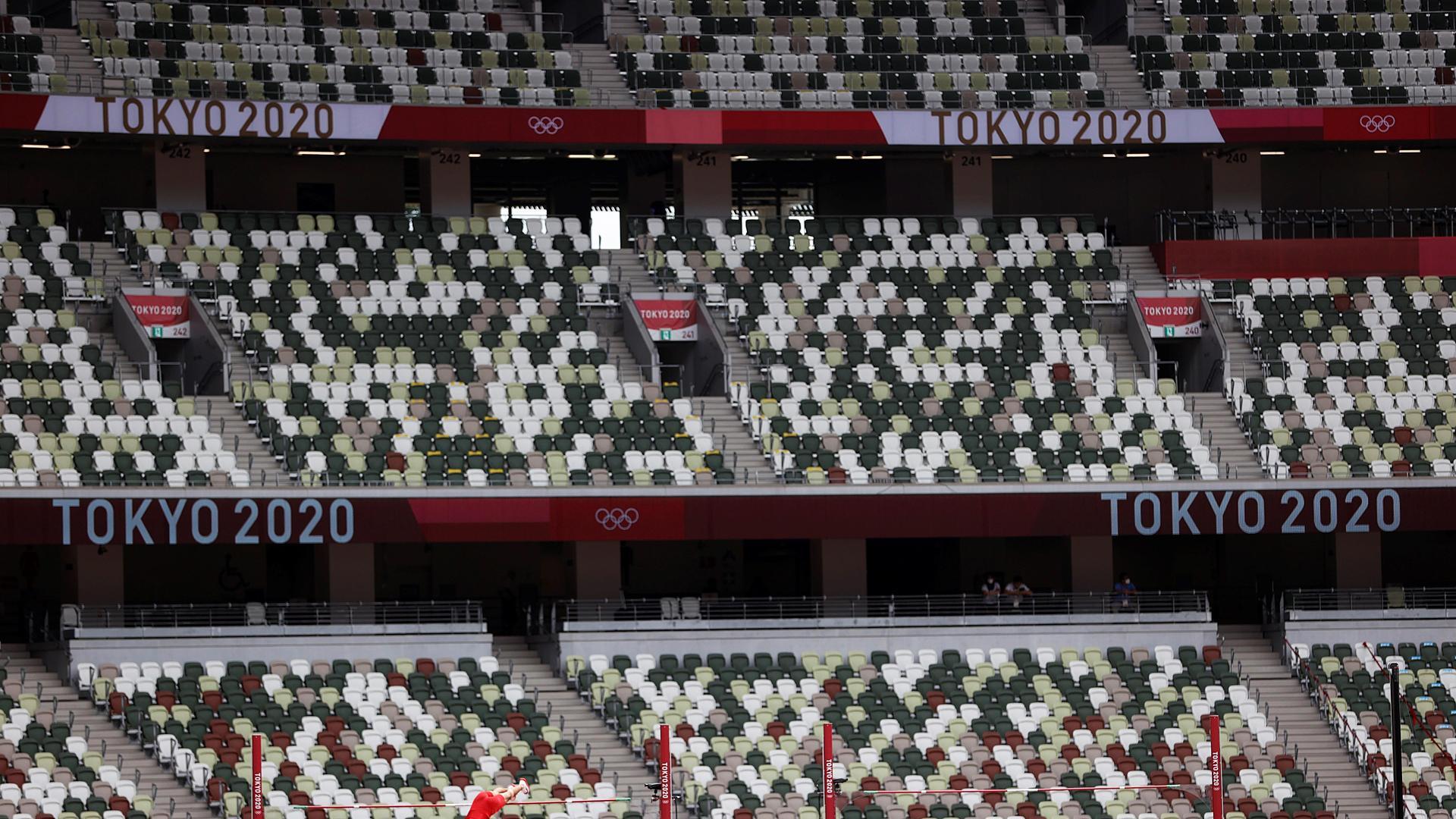 Gradas vacías en el Estadio Olímpico de Tokio durante el salto de pértiga, este sábado 31 de julio
