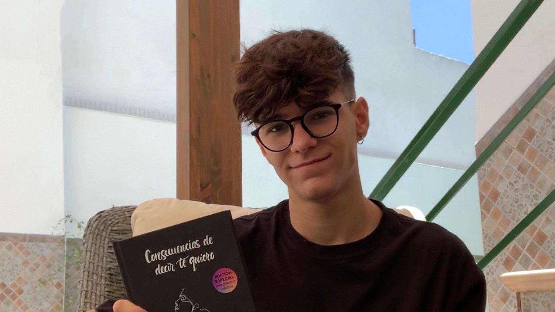 El escritor de 16 años Manu Erena, autor de 'Consecuencias de decir te quiero'