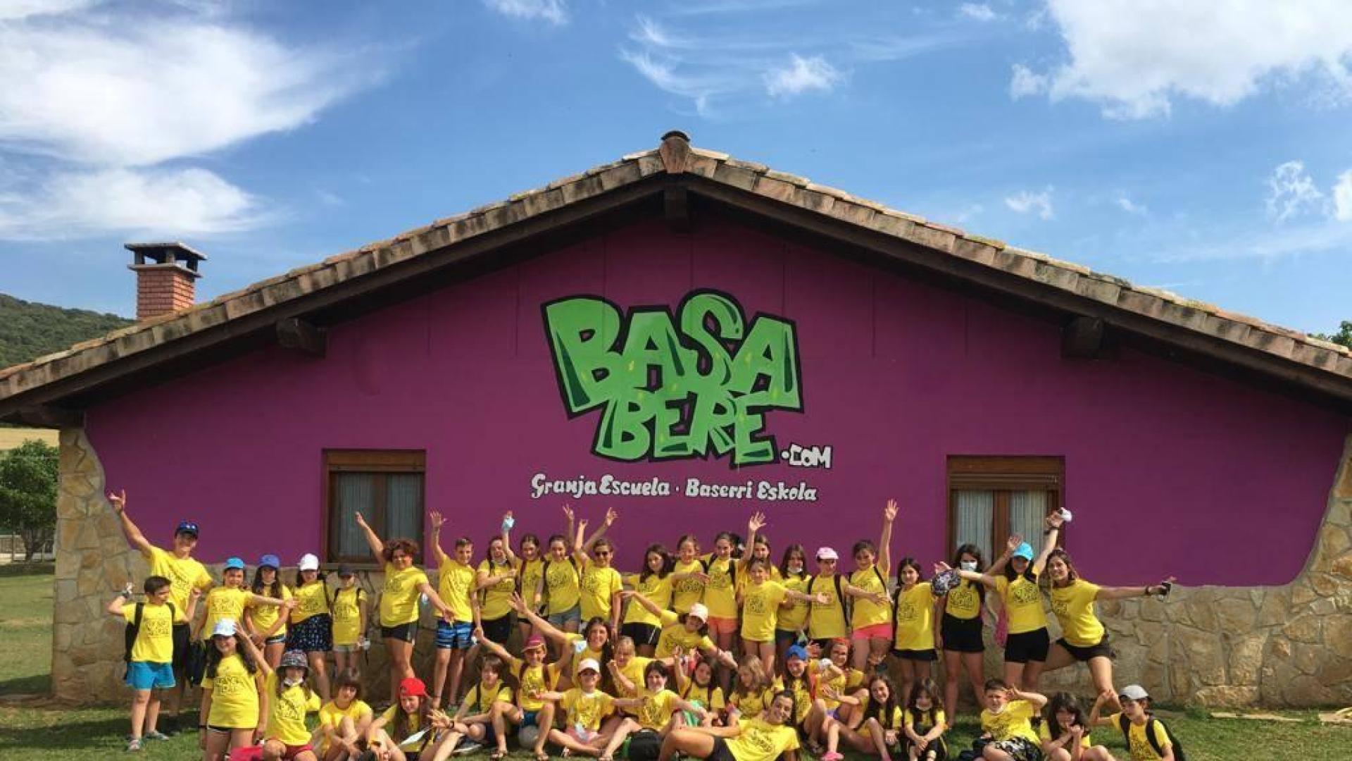 Campamento en la granja escuela Basabere