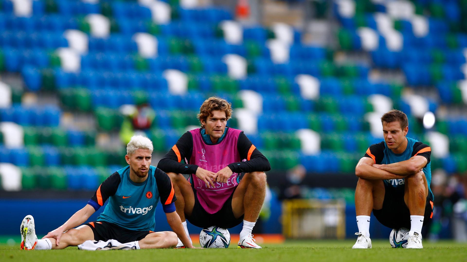 Jorginho, Marcos Alonso y César Azpilicueta durante la sesión de entrenamiento previa a la final de la Supercopa de Europa