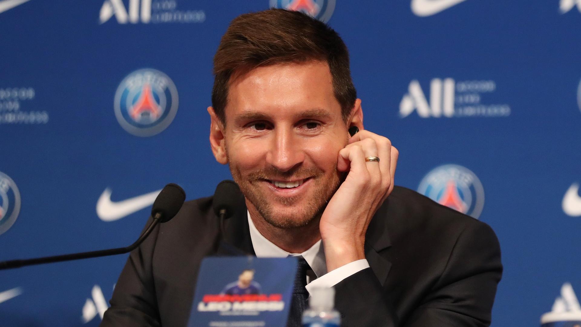 Leo Messi en la rueda de prensa tras firmar por el París Saint-Germain