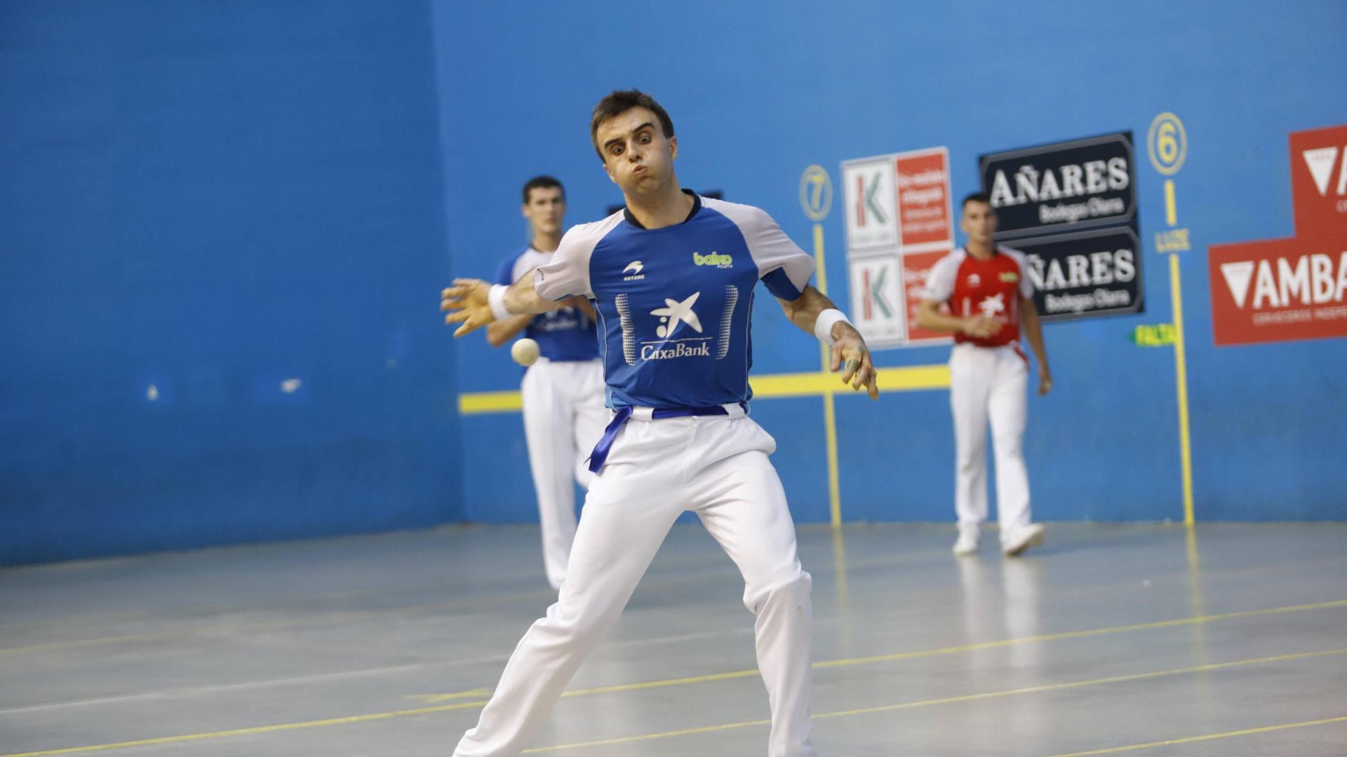Peña II se perfila para golpear la pelota