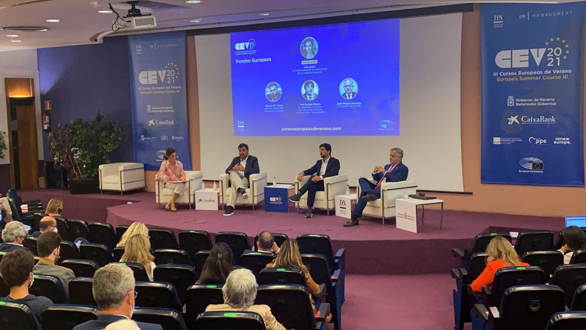Mesa redonda con Ana Ursúa, Miguel Gil, Toni Roldán y Juan Miguel Sucunza