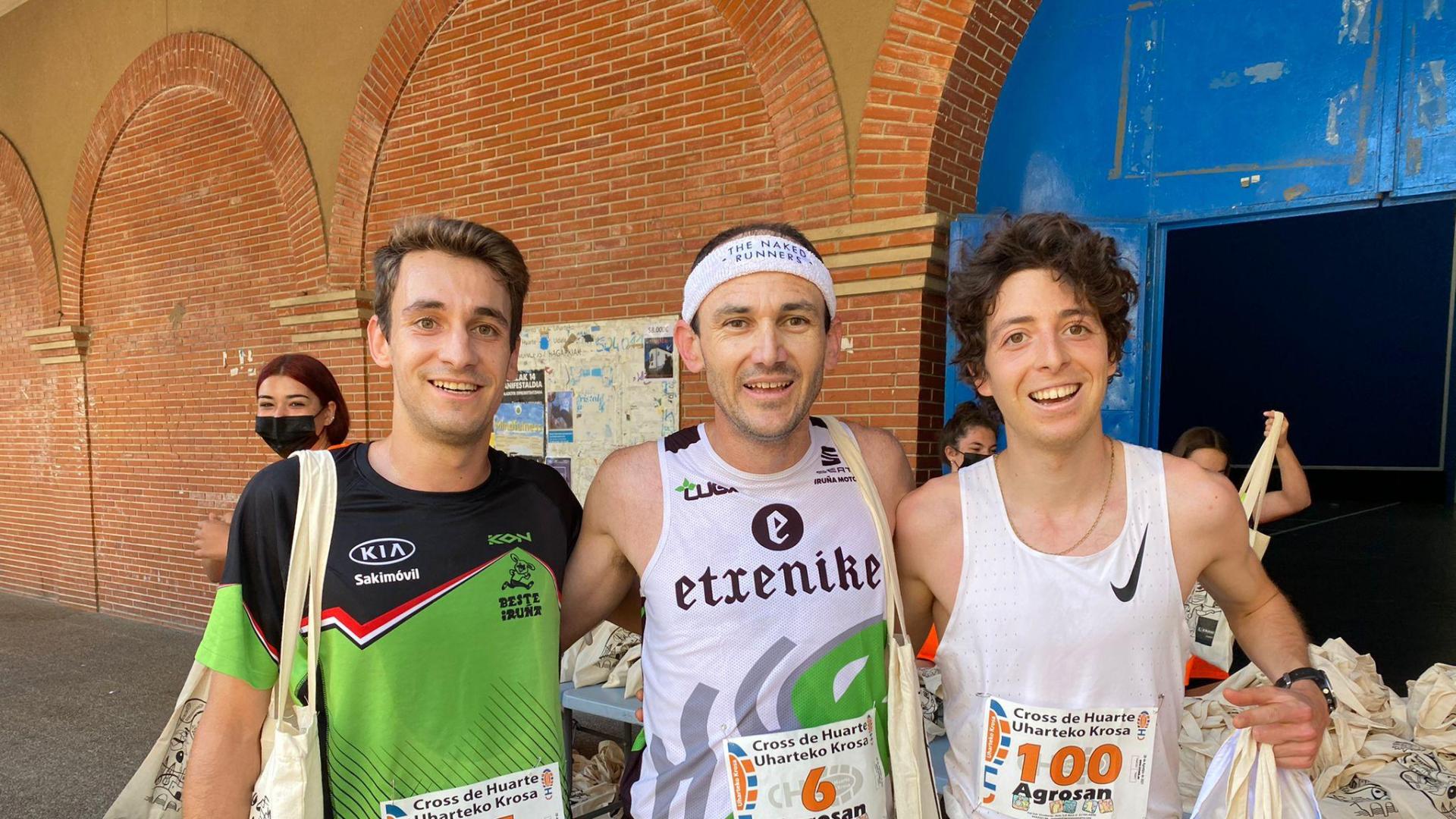 Los tres primeros clasificados de la carrera masculina