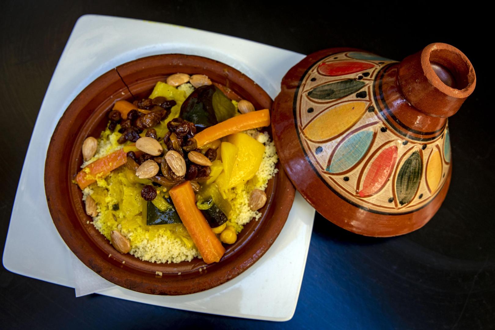 Varduras y frutos secos combinadose n un mismo plato