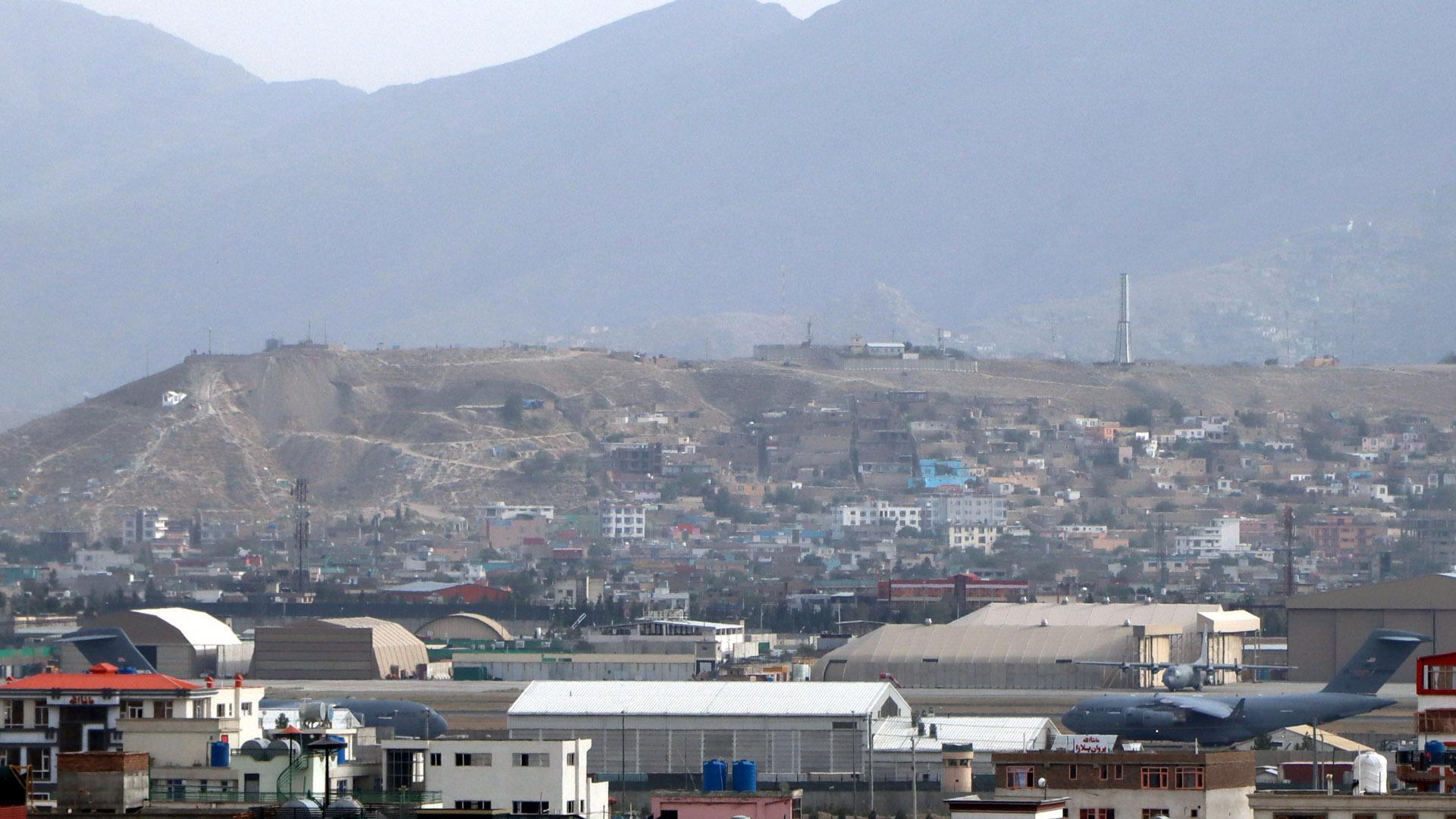Tres de los cohetes cayeron junto al aeropuerto de Kabul, según ha informado el Pentágono