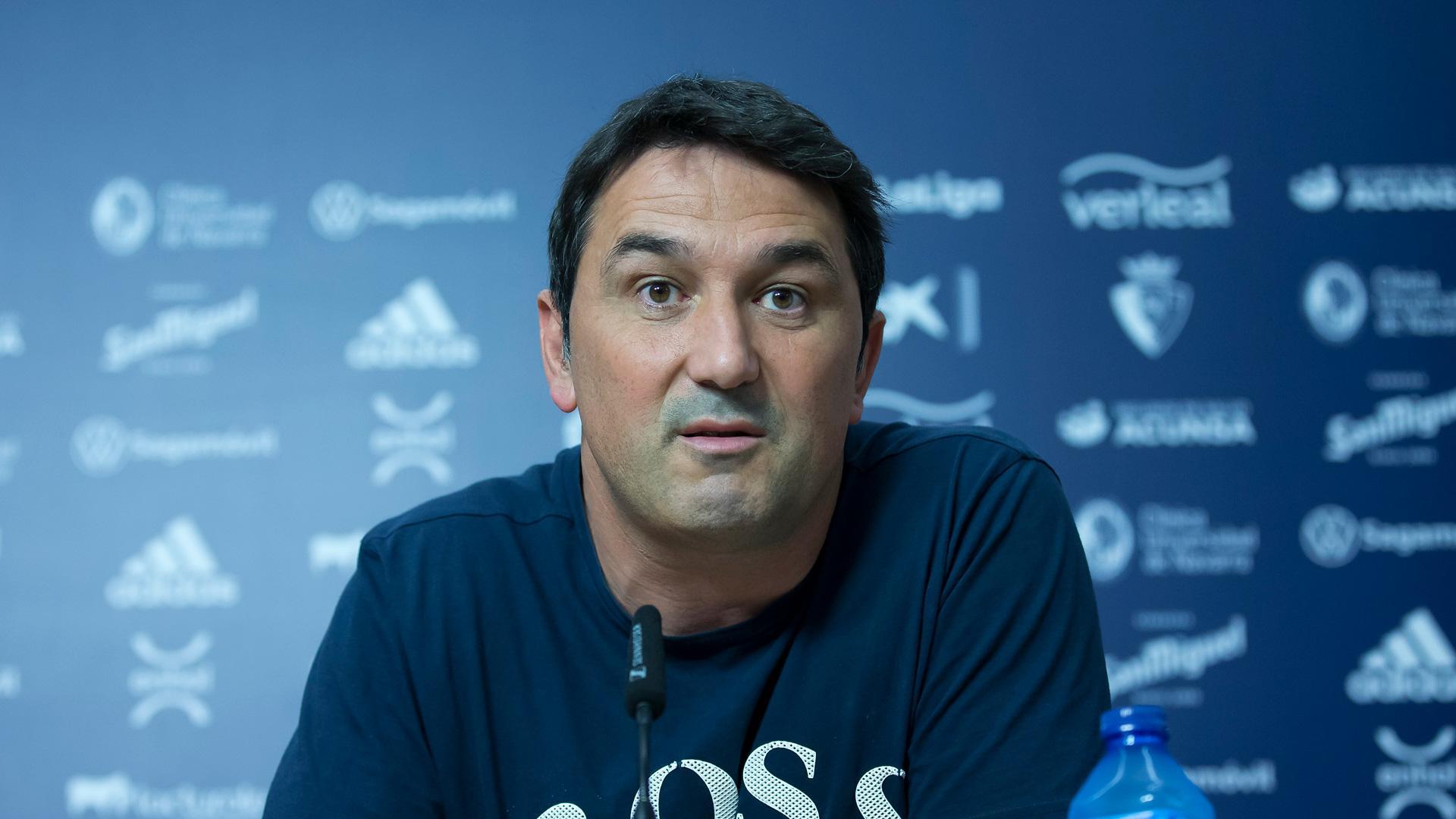 El director deportivo de Osasuna, Braulio Vázquez, durante la rueda de prensa