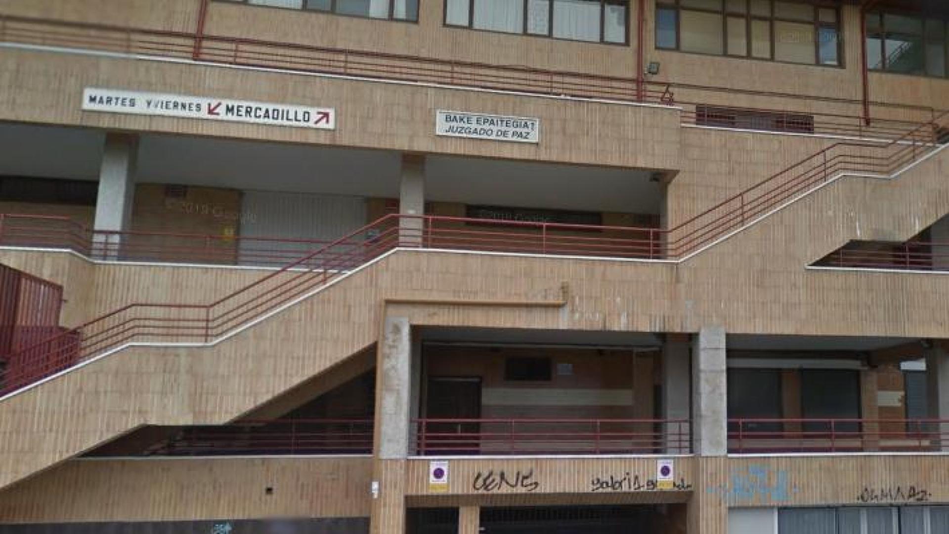 Exterior del juzgado de paz de Santurtzi