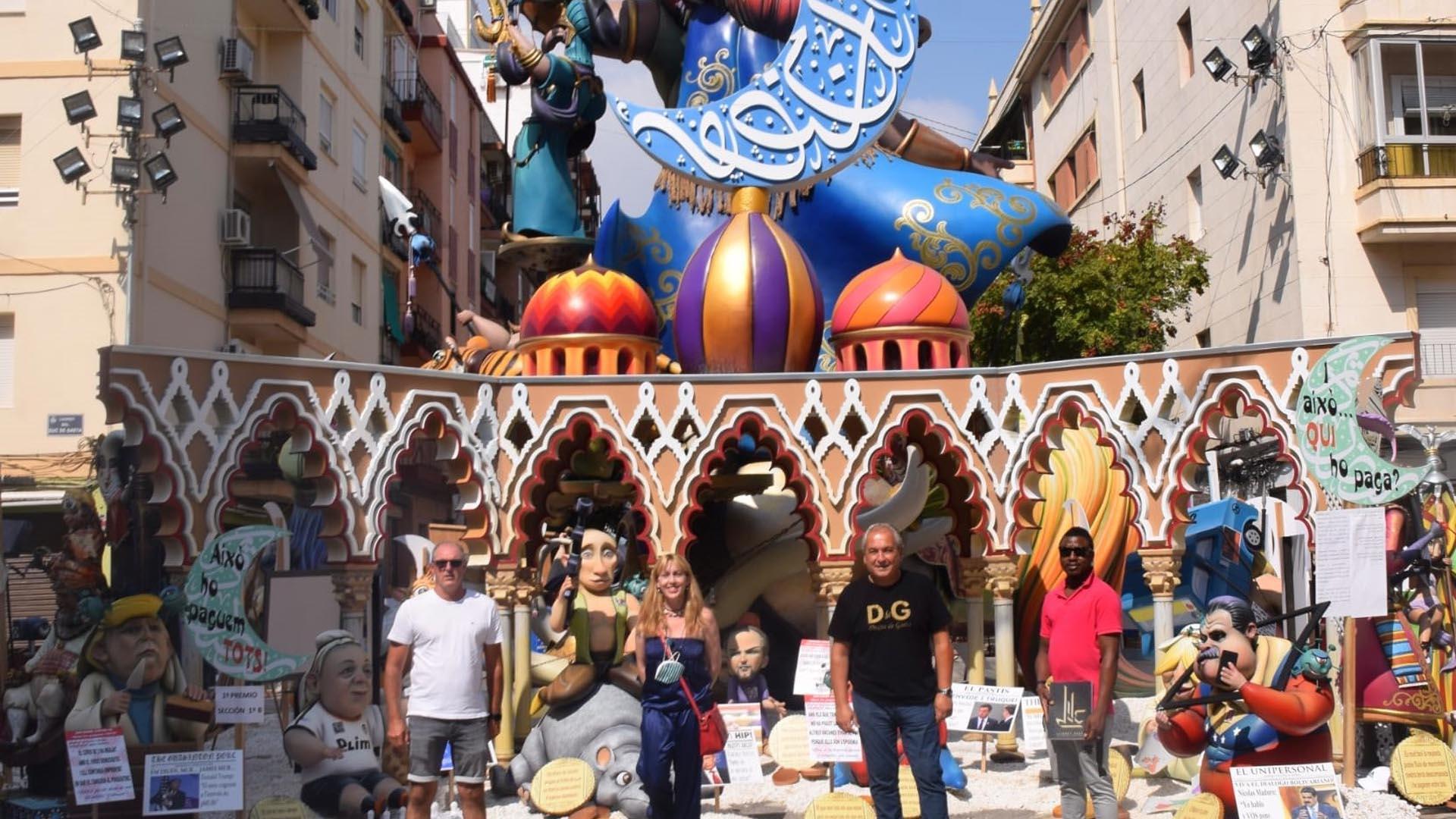 Imagen de la falla de la comisión Duque de Gaeta-Pobla de Farnals de València con los elementos que se salvarán del fuego en la 'cremà' a petición de la comunidad musulmana.