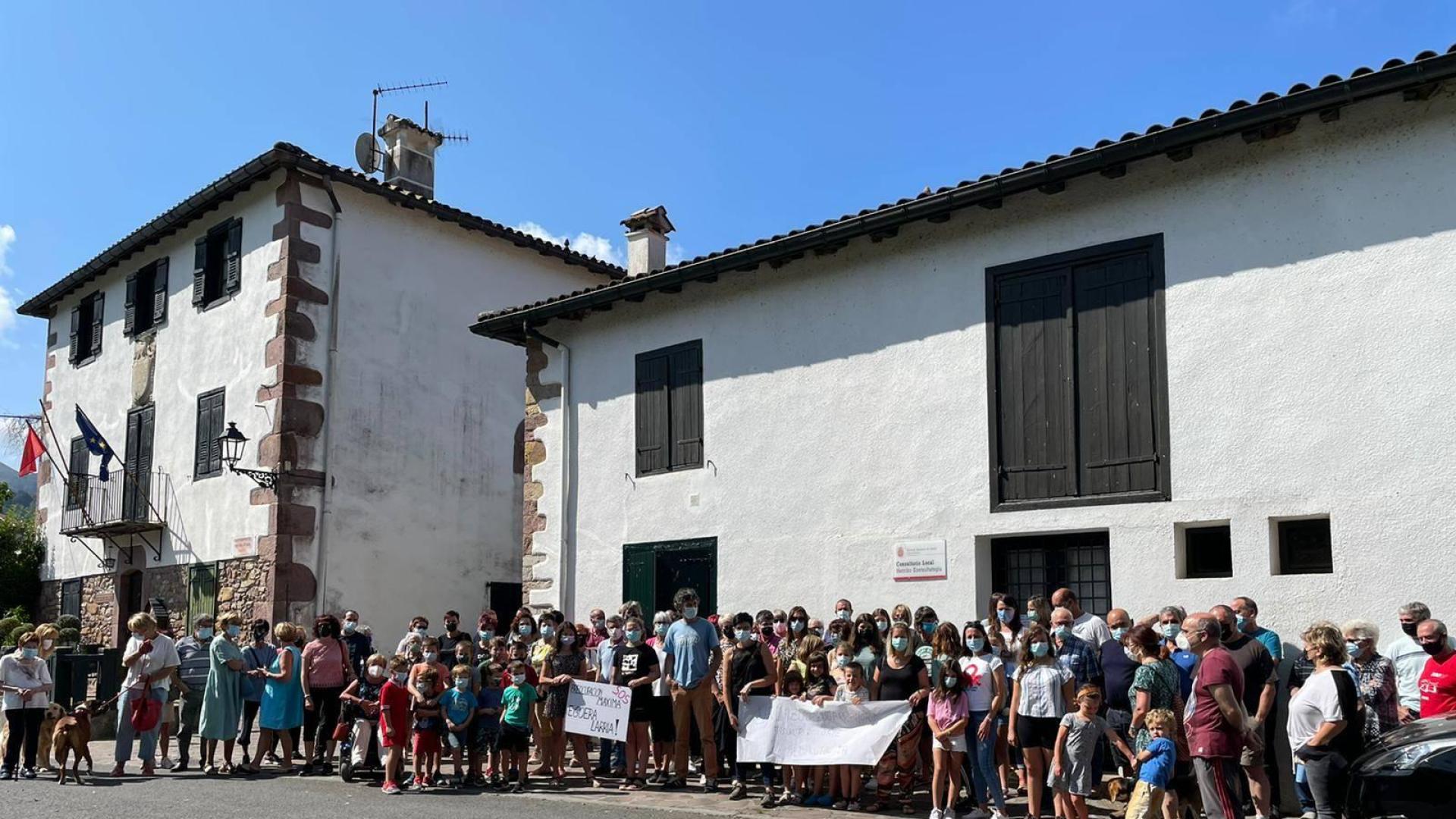 Concentración de vecinos de Urdax y Zugarramurdi de días atrás.
