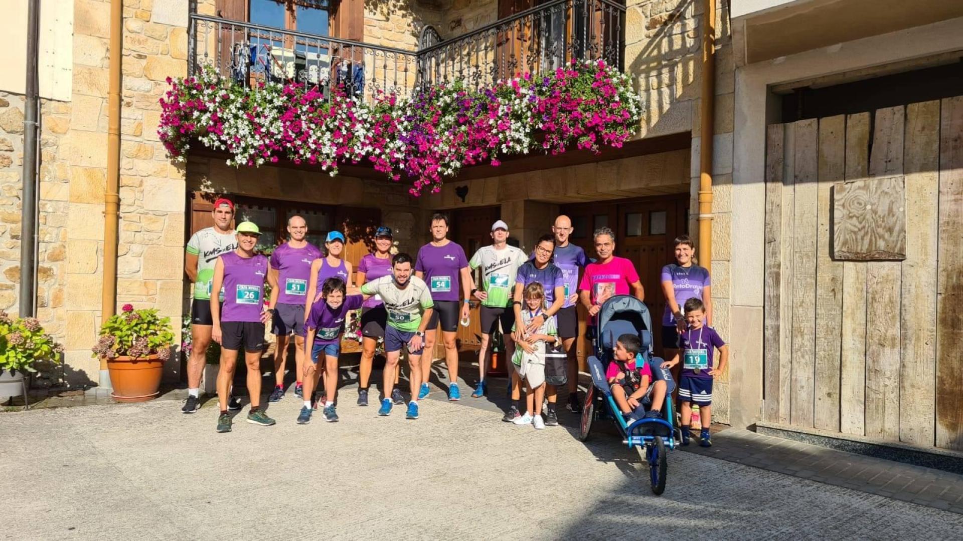 Pese a que por segundo año la Carrera Solidaria fue virtual, un grupo de corredores se reunió en Ziordia.