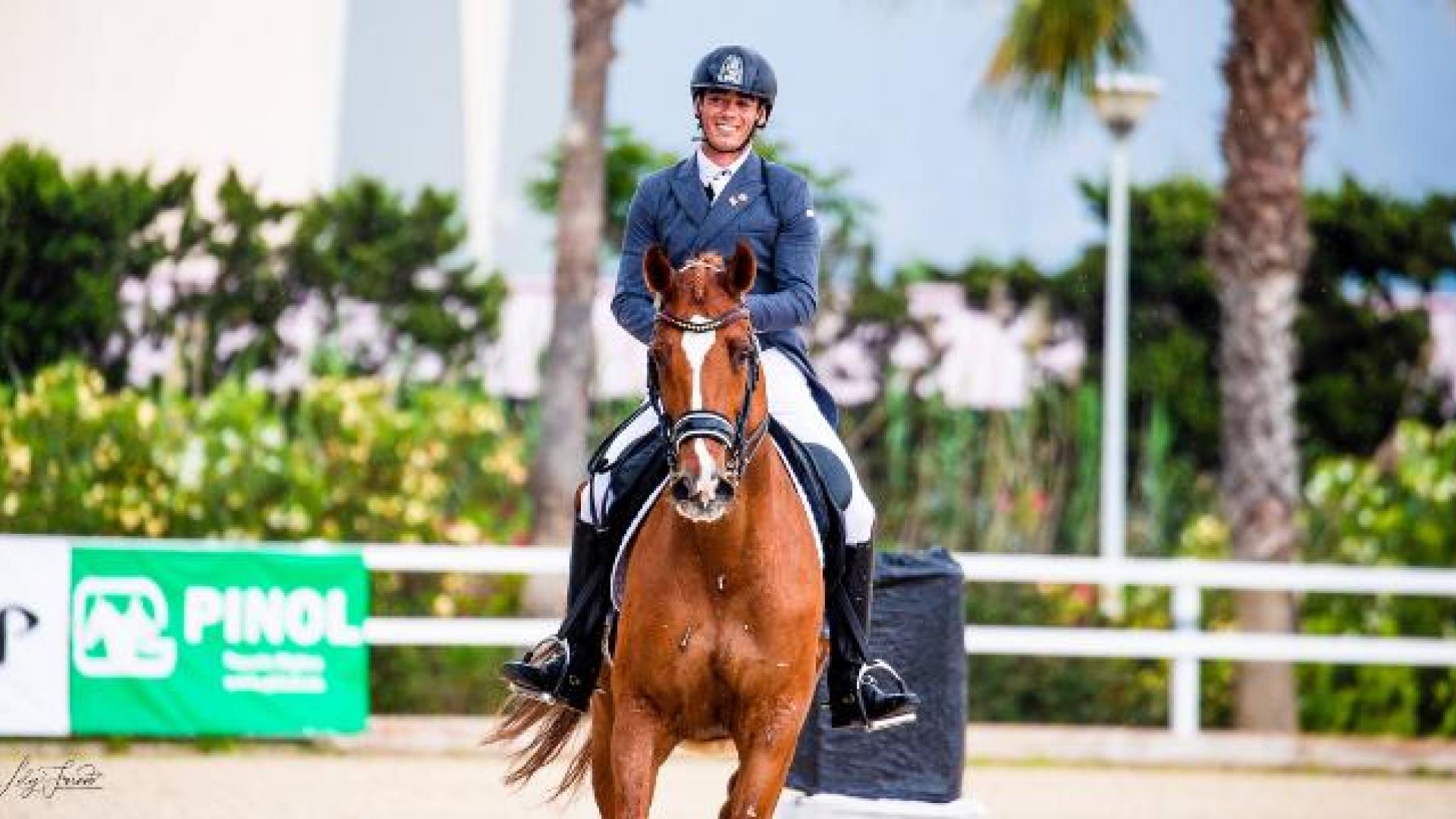 Diego Martínez del Moral, junto a su caballo For Olimpics Games, durante el Máster GPU25