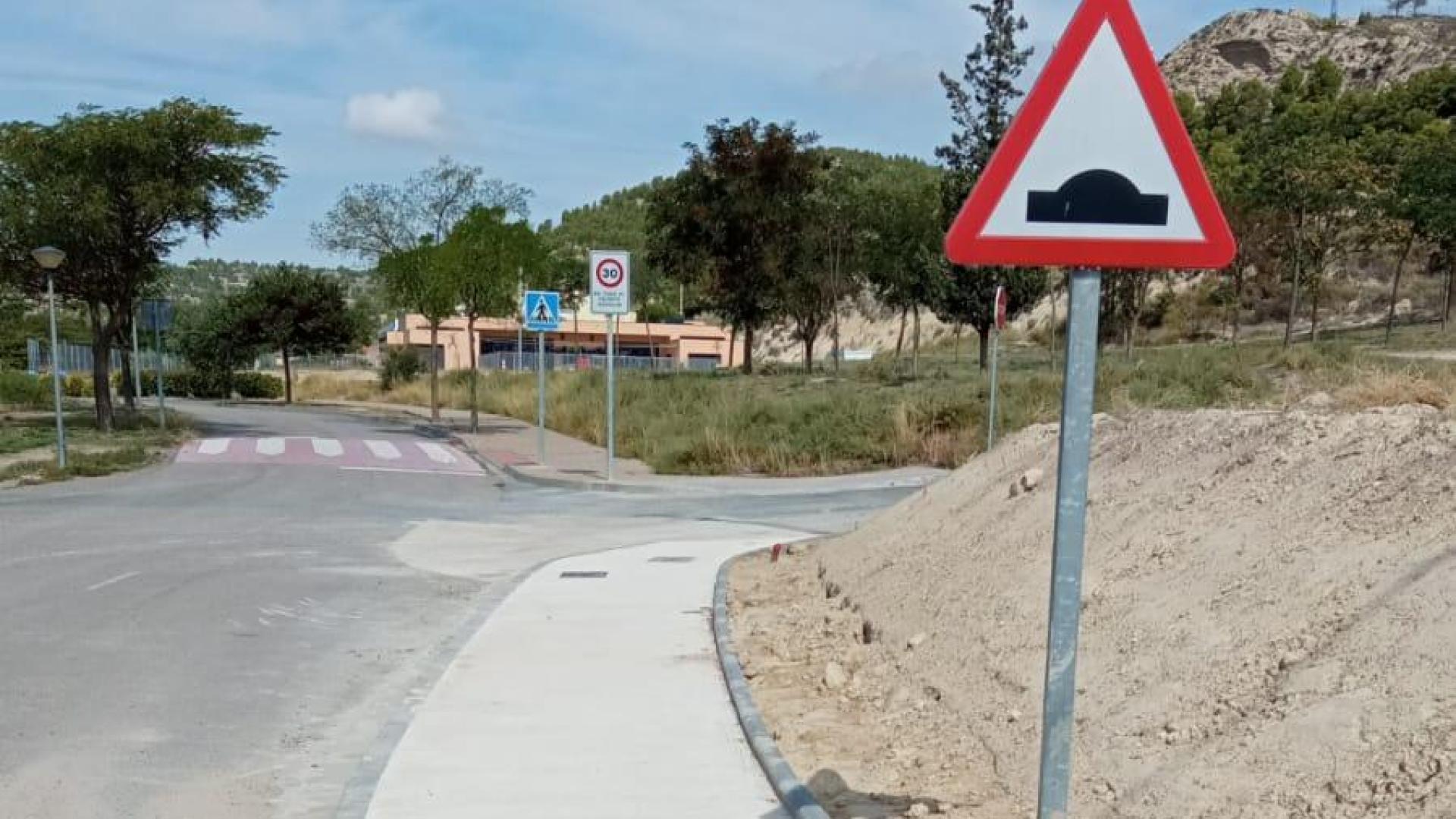 Se mejora el acceso peatonal a la zona de servicios de Valtierra situada en la calle Santa Cruz