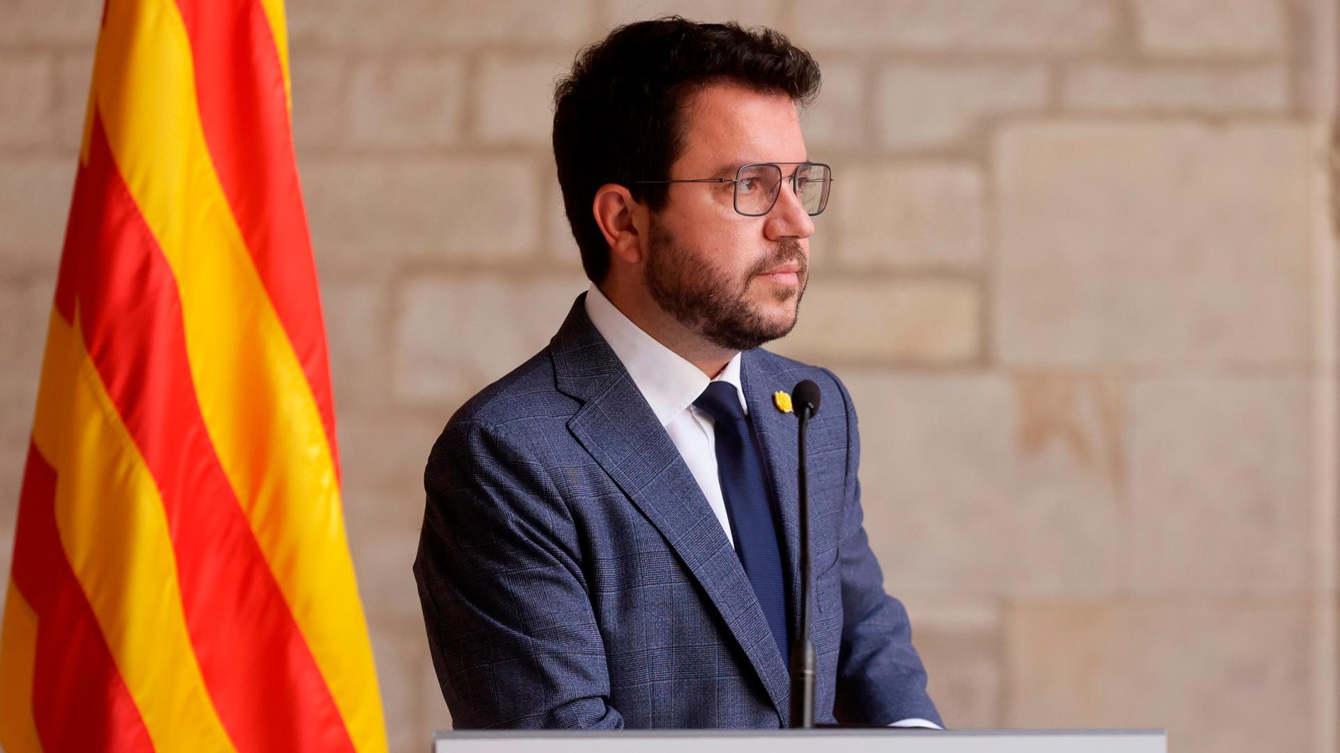 El presidente de la Generalitat, Pere Aragonès, en la comparecencia en la que ha anunciado que la delegación del Govern en la mesa de diálogo estará encabezada por él  y contará con dos consellers de ERC, Laura Vilagrà y Roger Torrent