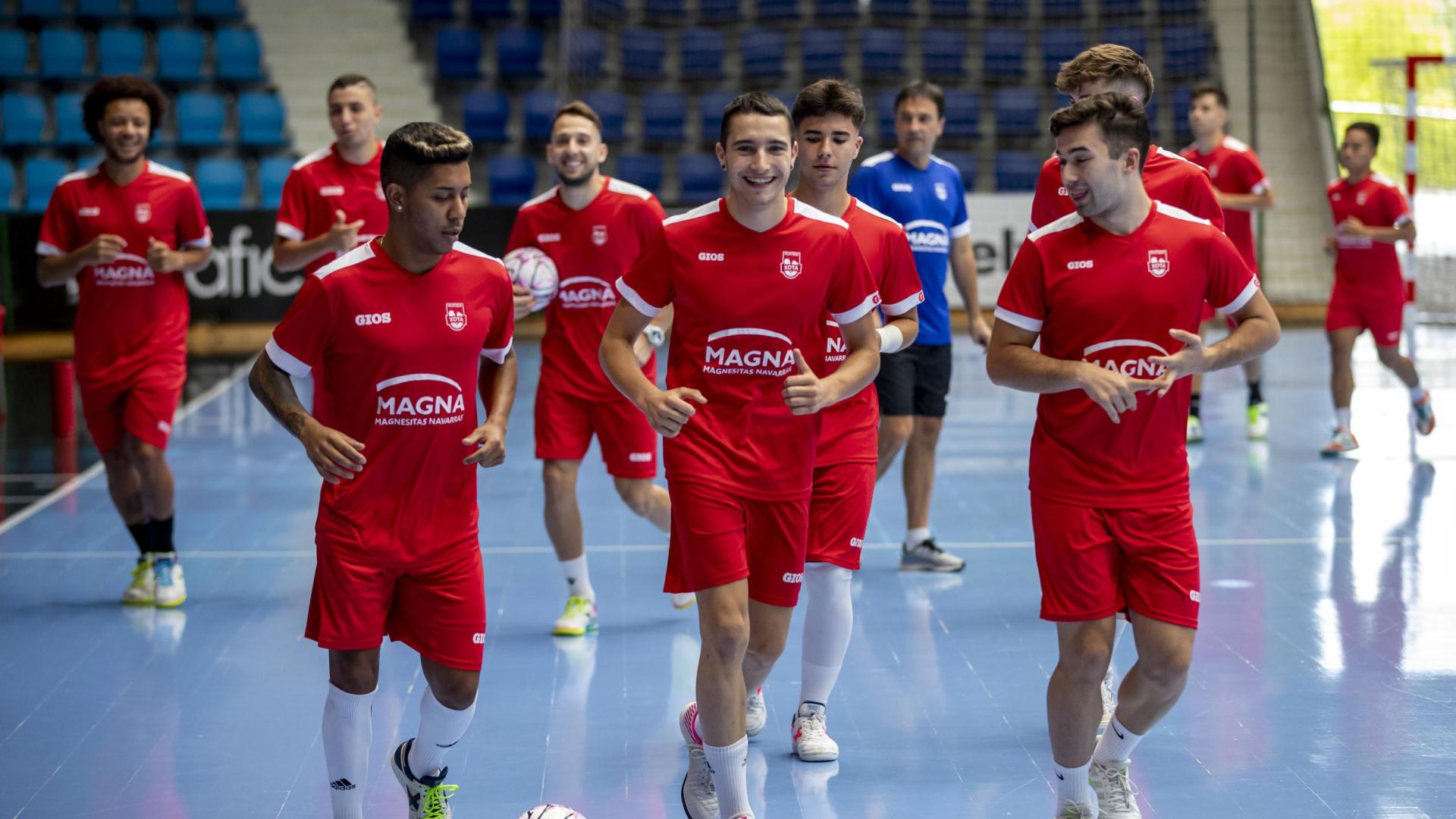 Bynho, Iosu Mendive y Ion Cerviño, en el entrenamiento de ayer de Osasuna Magna