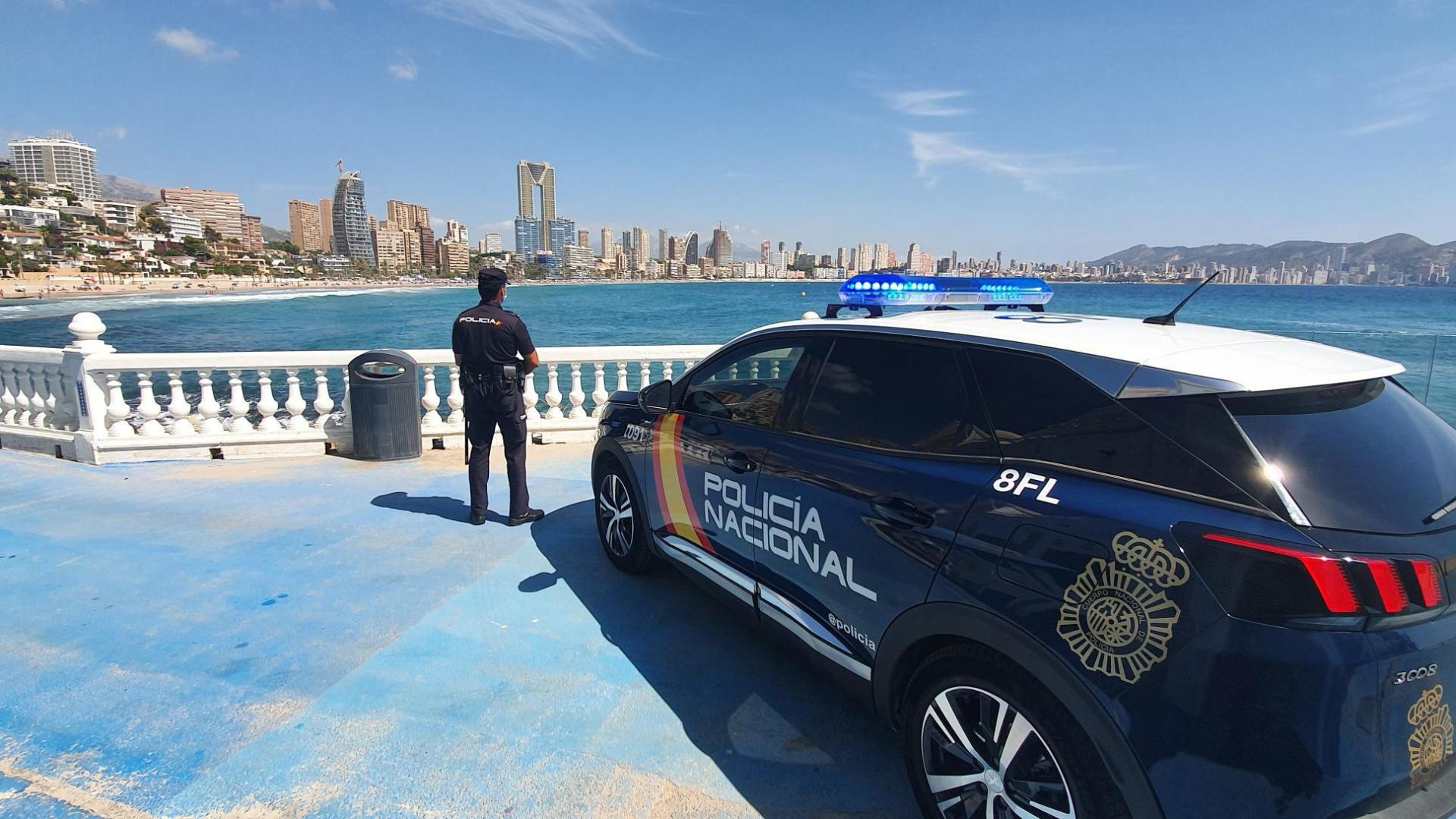 Mirador Palacio de Benidorm y Policía Nacional