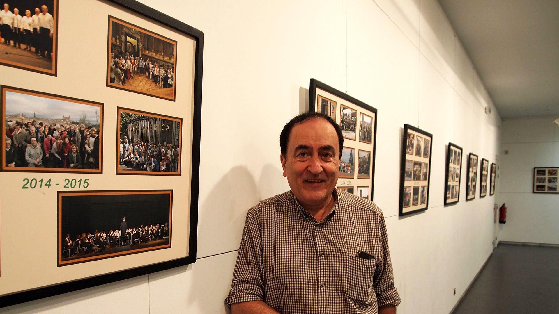 Salvador Gutiérrez Alcántara, presidente de Bilaketa, en la exposición de fotos de los últimos 45 años