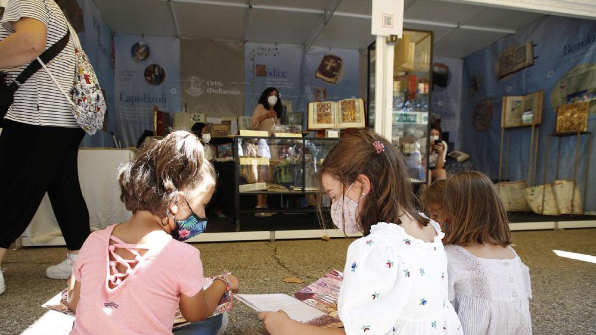 Niños, en la Feria del Libro
