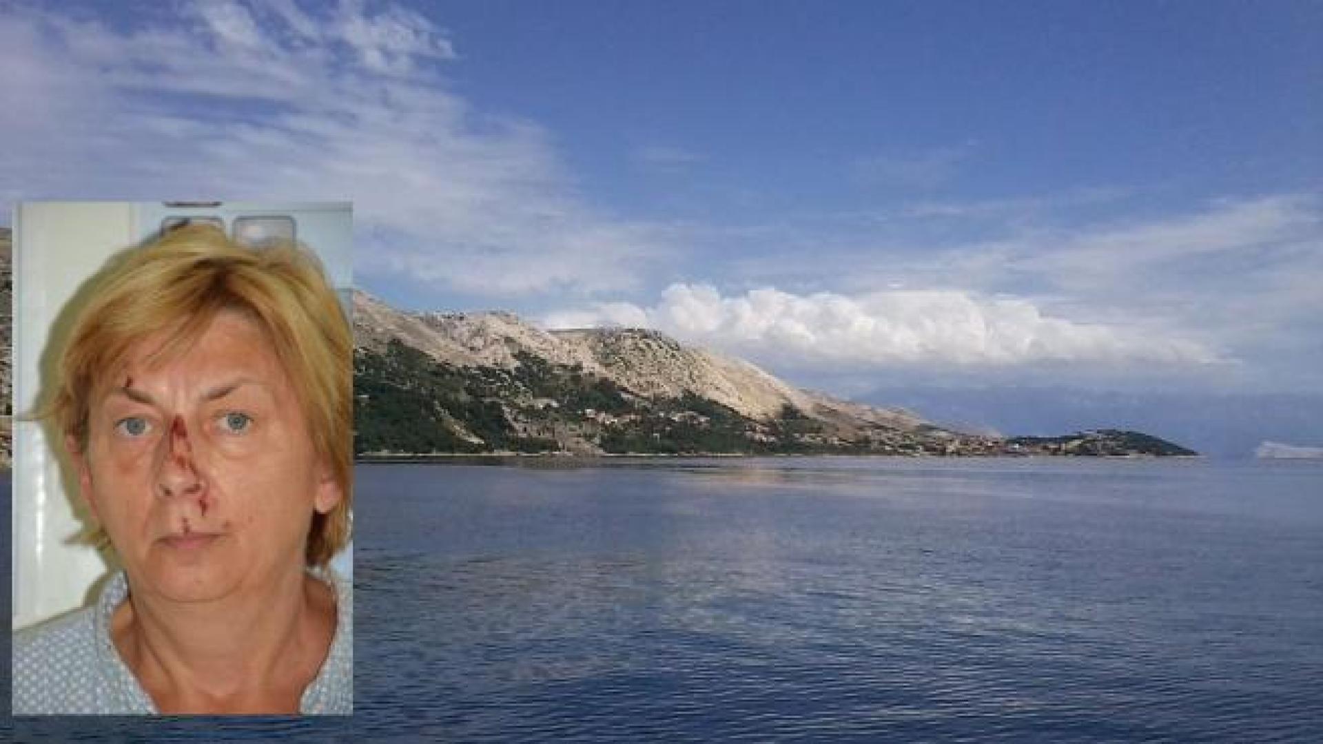 Imagen de la mujer hallada en la isla croata de Krk. De fondo, la isla.