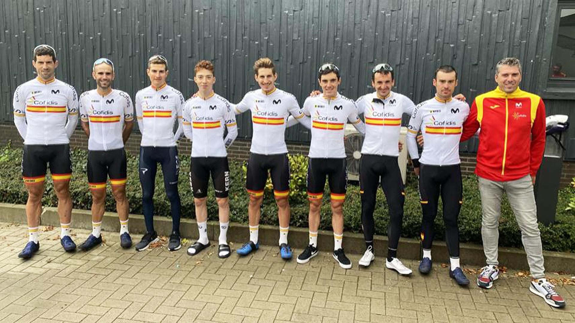 Erviti, Lluis Mas, Rodríguez, Adriá, Cortina, Aranburu, Izagirre, Serrano y el seleccionador Momparler