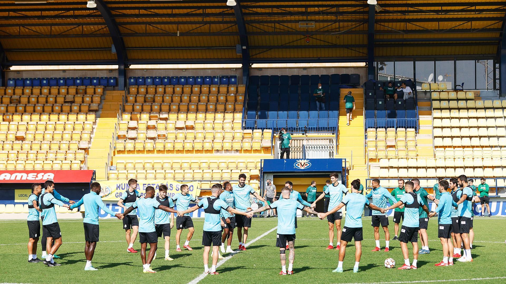 Los jugadores del Villarreal durante la sesión previa al choque contra el Manchester United