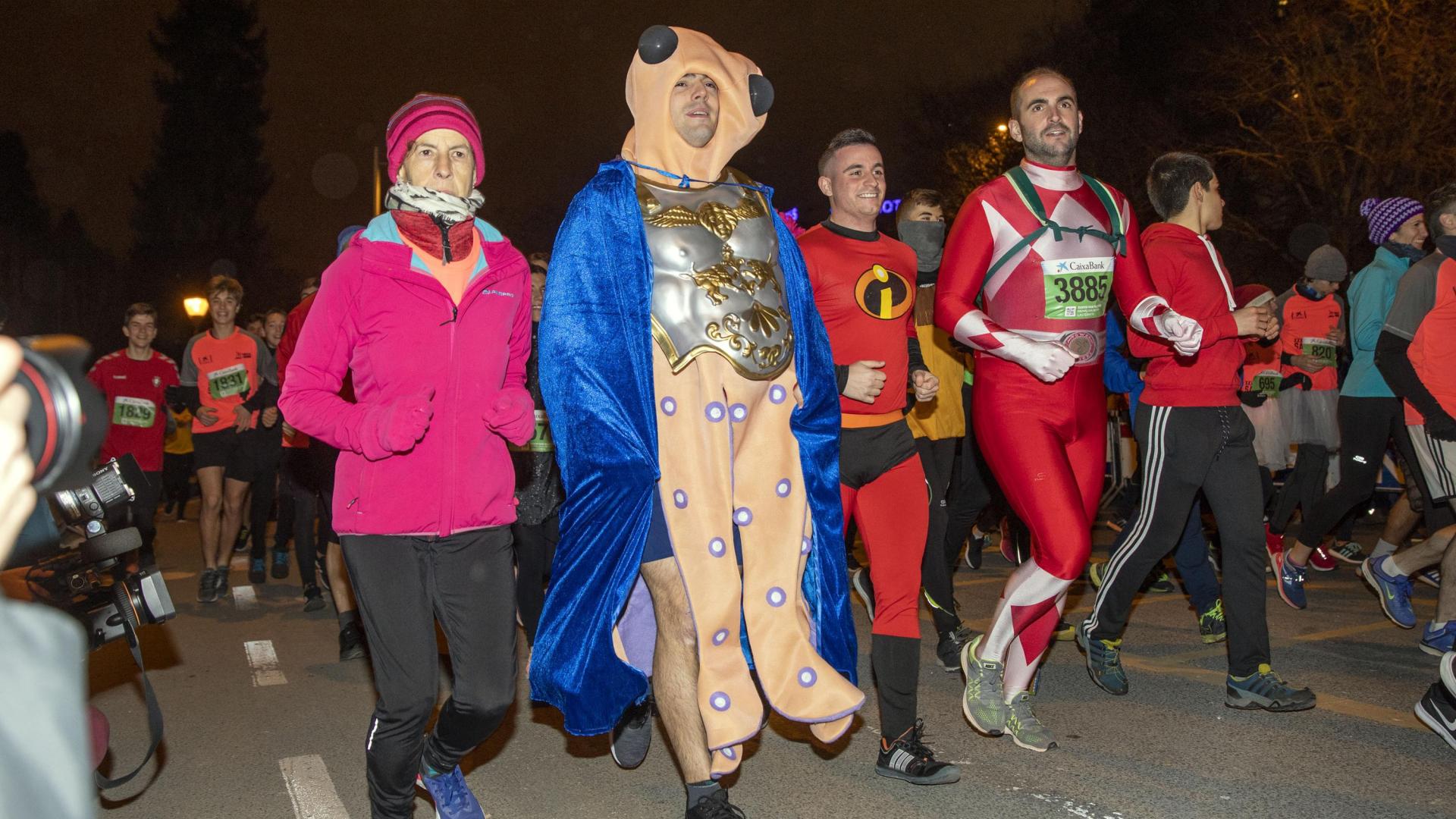 Un grupo de corredores, disfrazados durante la edición de 2019 (la última antes de la pandemia de covid)