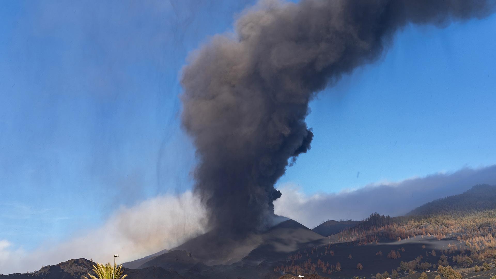 Vista del volcán de Cumbre Vieja de La Palma desde su lado sur