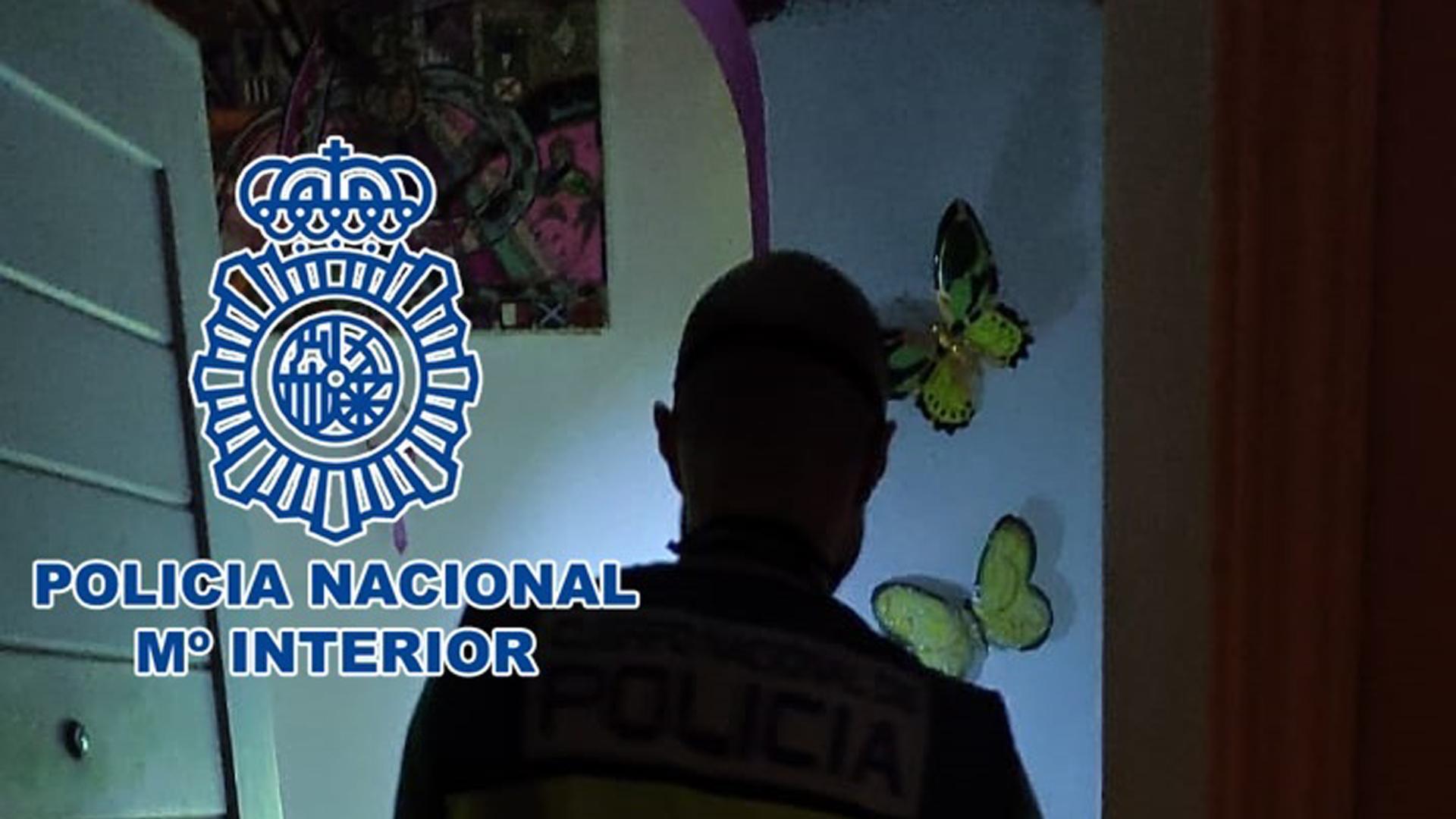 La Policía Nacional investiga los hechos

CEDIDO POR LA POLICÍA NACIONAL

08/10/2021 Agente de la Policía Nacional