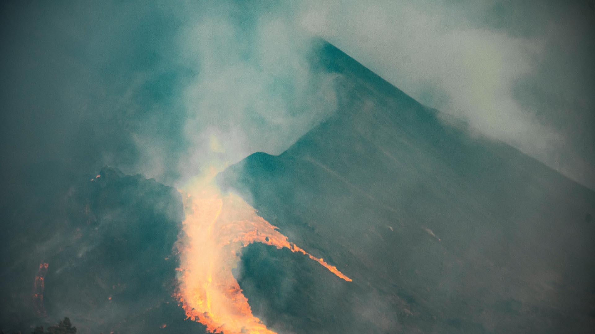 El flanco norte del volcán Cumbre Vieja que entró en erupción el pasado 19 de septiembre se ha derrumbado este sábado