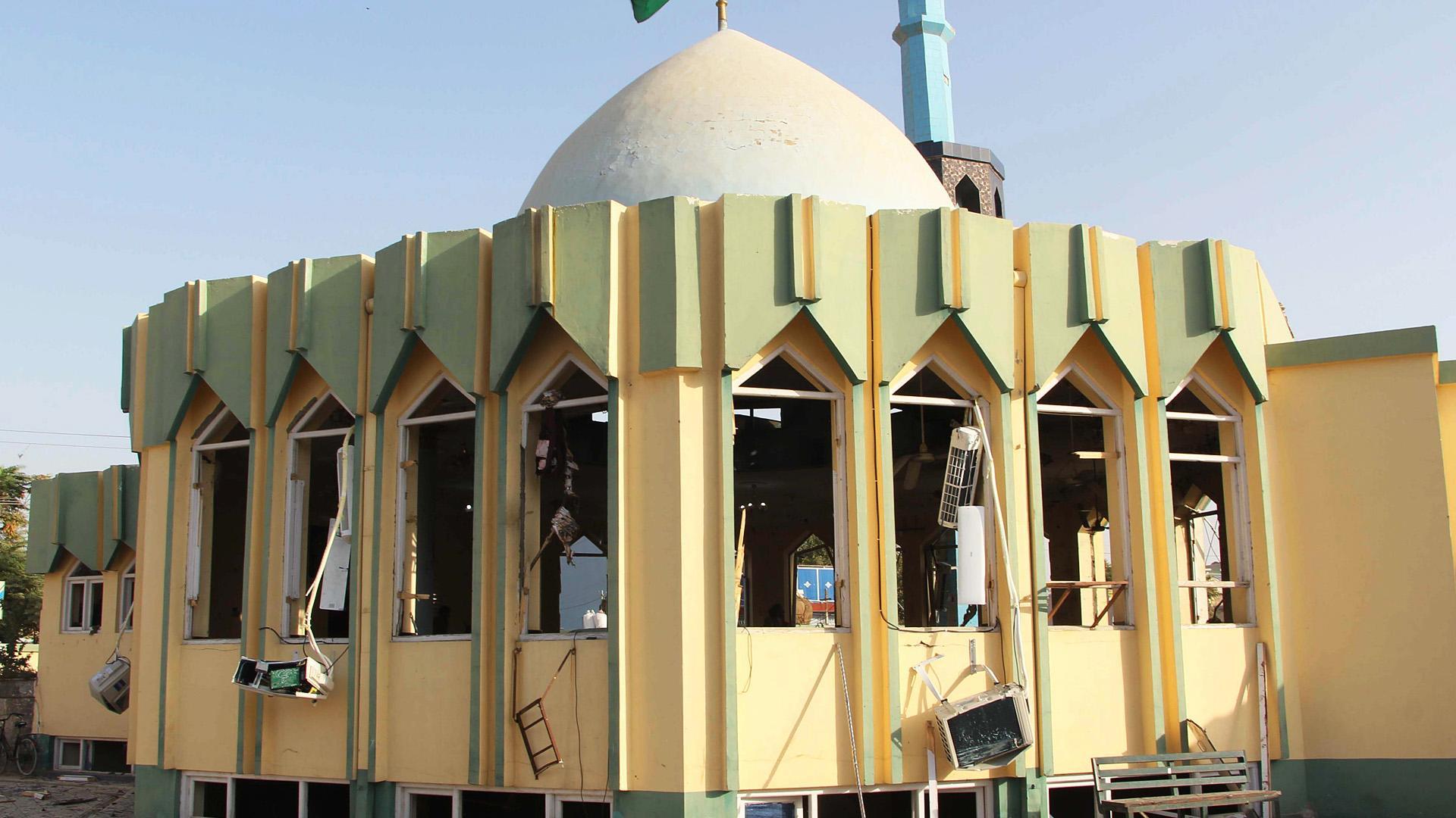 Estado en el que quedó la mezquita atacada en Kunduz