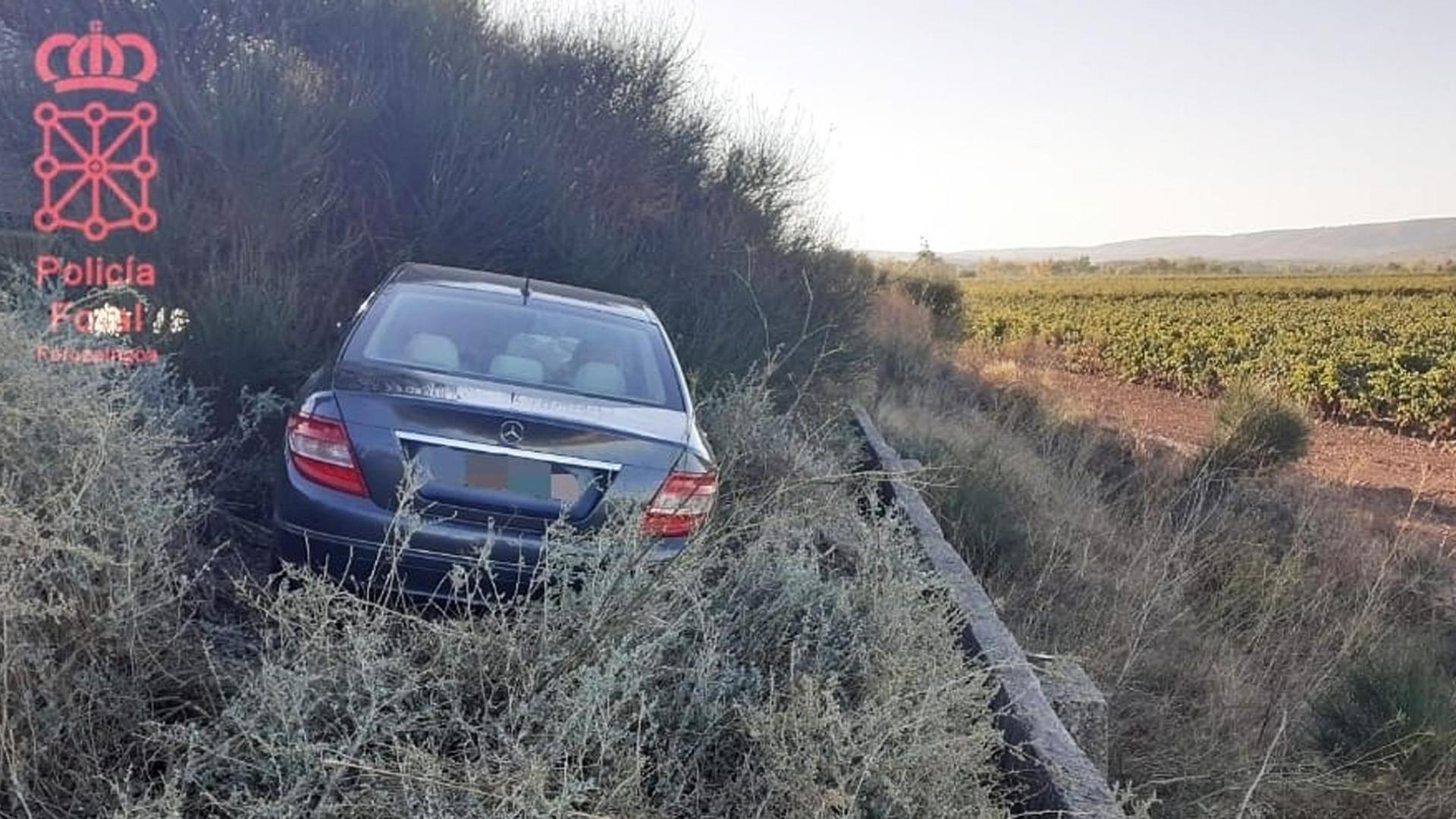 Vehículo accidentado en Mendavia, uno de los accidentes atendidos por agentes de la Policía Foral