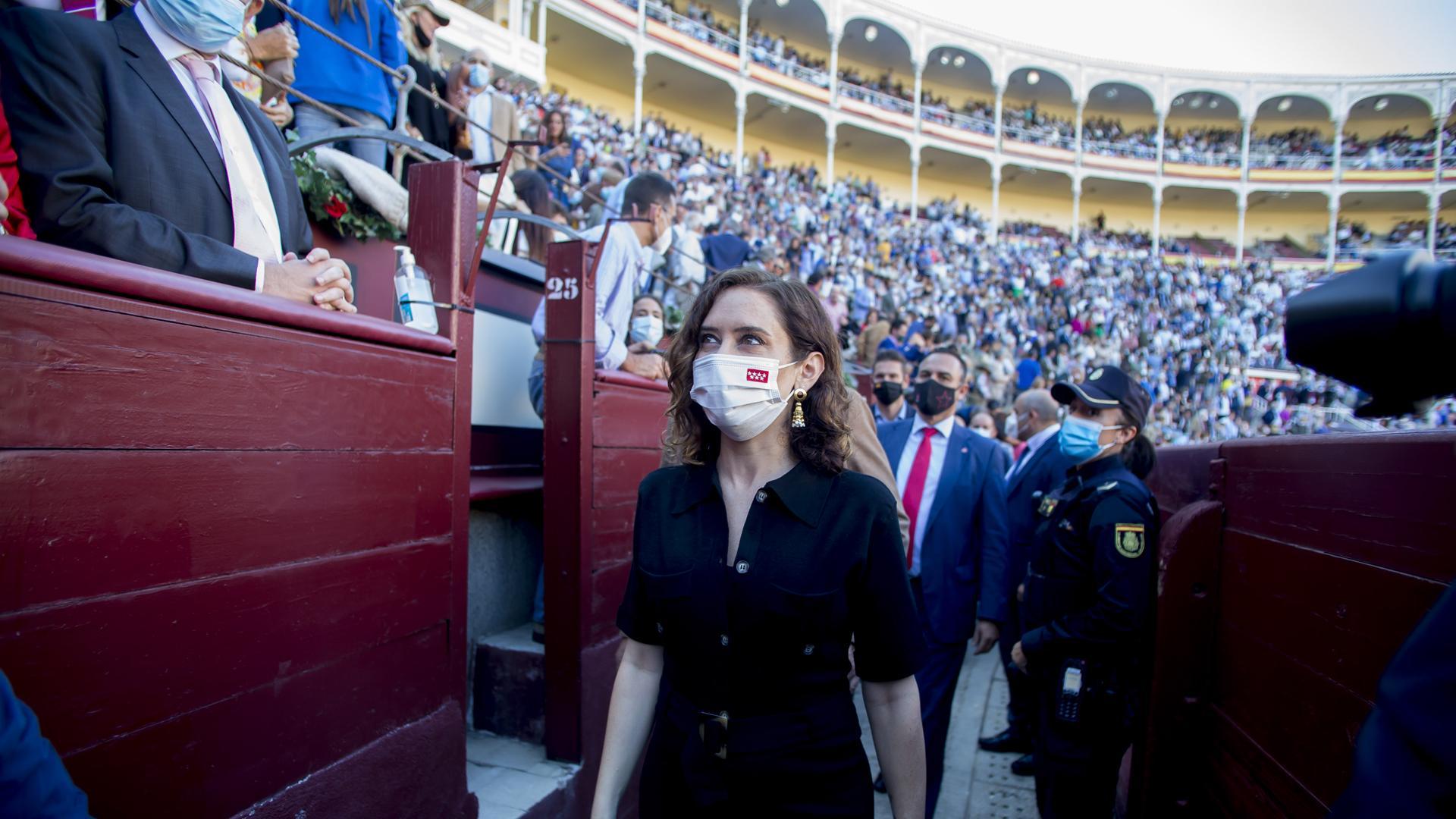 Isabel Díaz Ayuso durante la corrida de toros en Las Ventas, este martes 12 de octubre