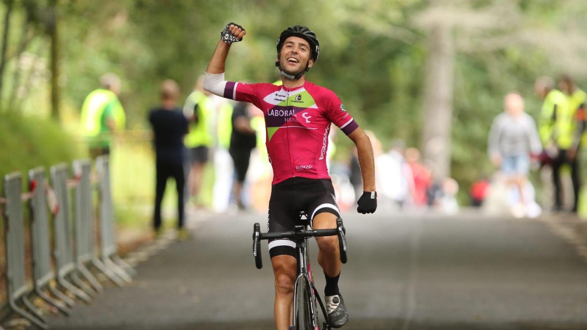 El ciclista navarro Asier Etxeberria