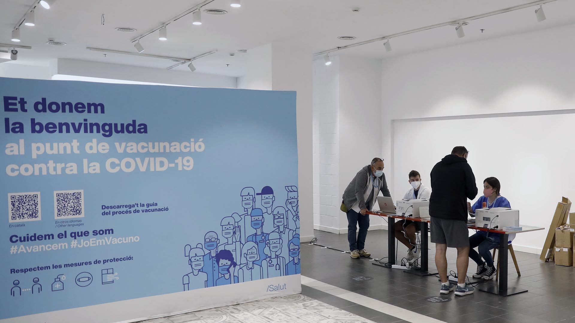 Punto de vacunación sin cita previa en el centro comercial de Glòries en Barcelona