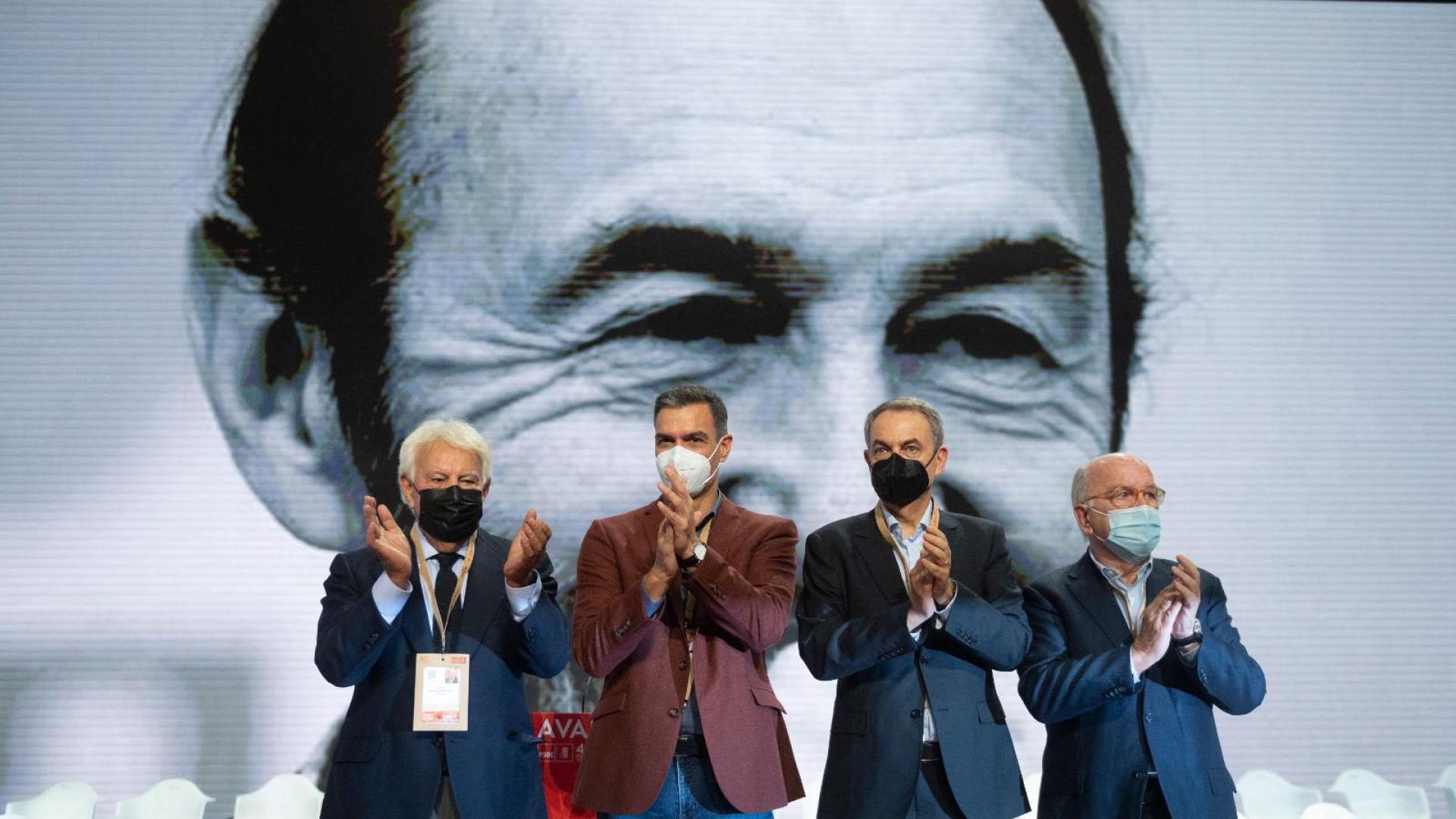 Felipe González, Pedro Sánchez, José Luis Rodríguez Zapatero y Joaquín Almunia, en el congreso del PSOE en Valencia