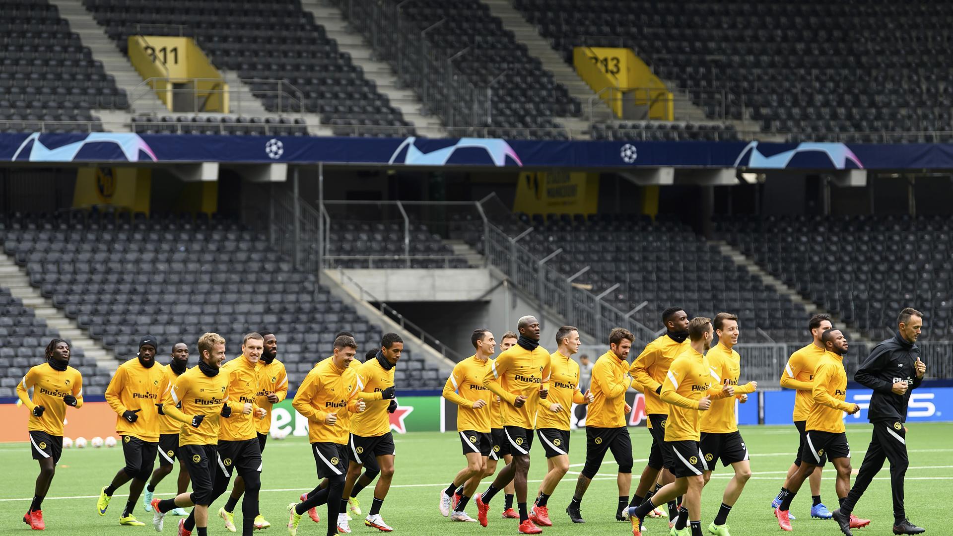 Los jugadores del Young Boys se ejercitan en el estadio Wankdorf
