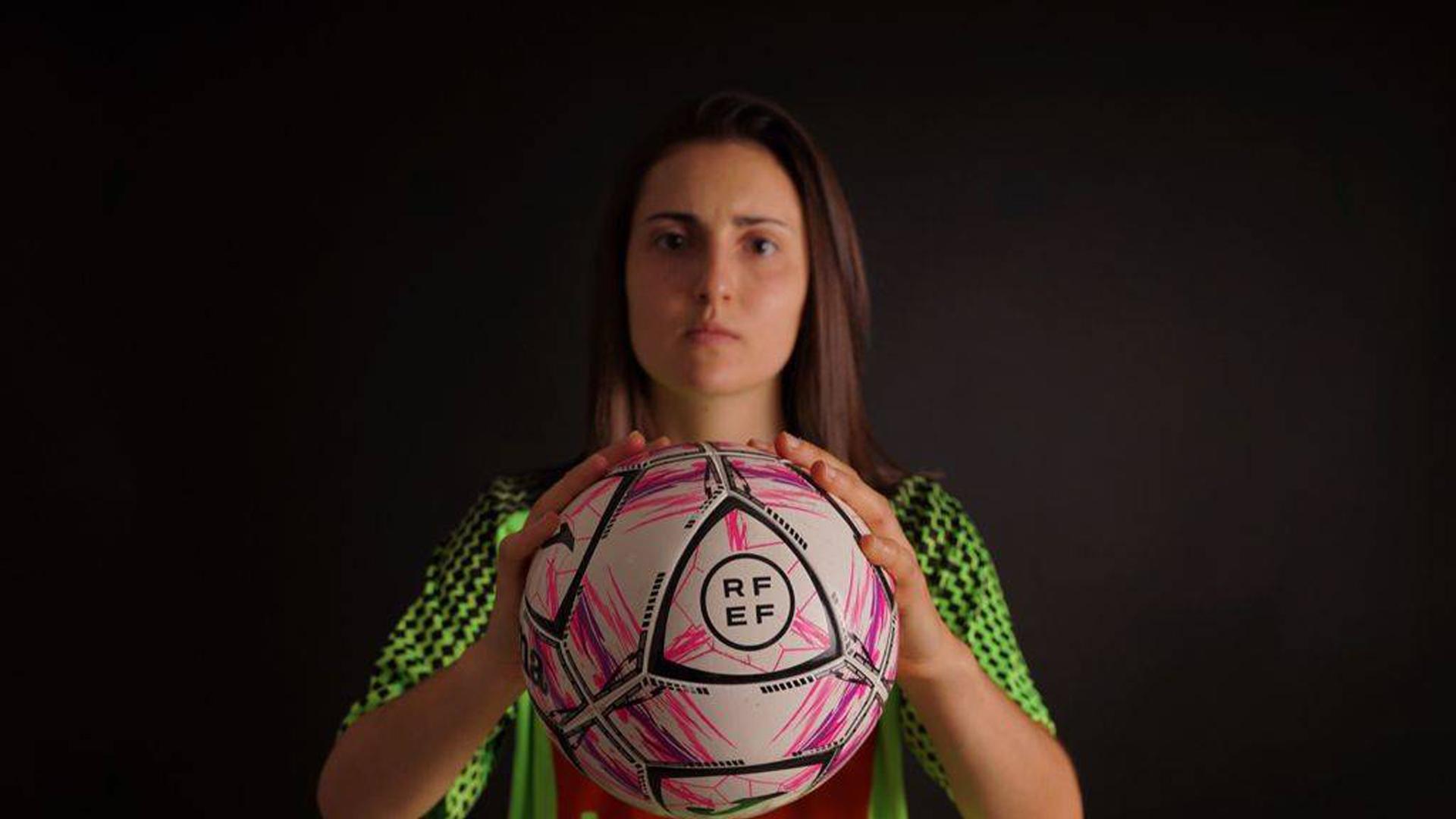 Ana Etayo Garde, en una imagen con el uniforme de su equipo, el Sala Zaragoza