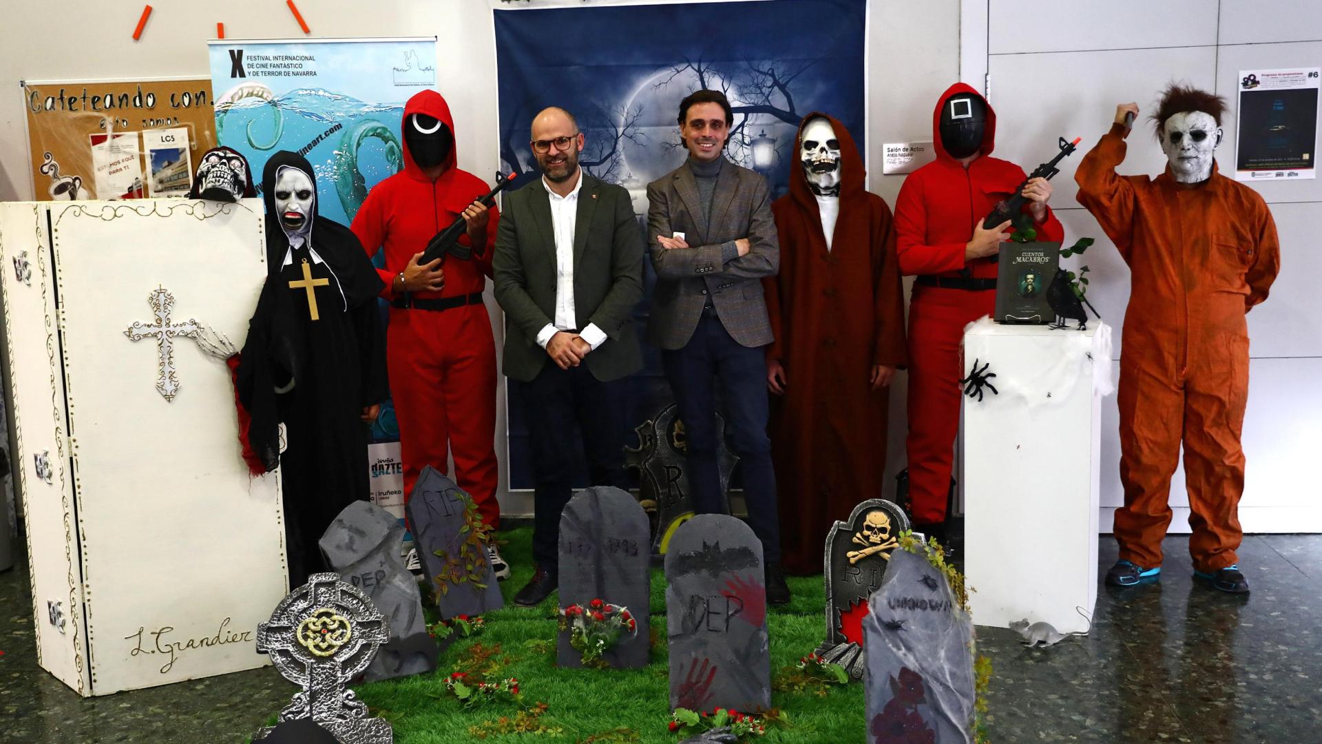 Fernando Aranguren (3º por la izda.) y Miguel Suárez del Cerro (4º), en la presentación