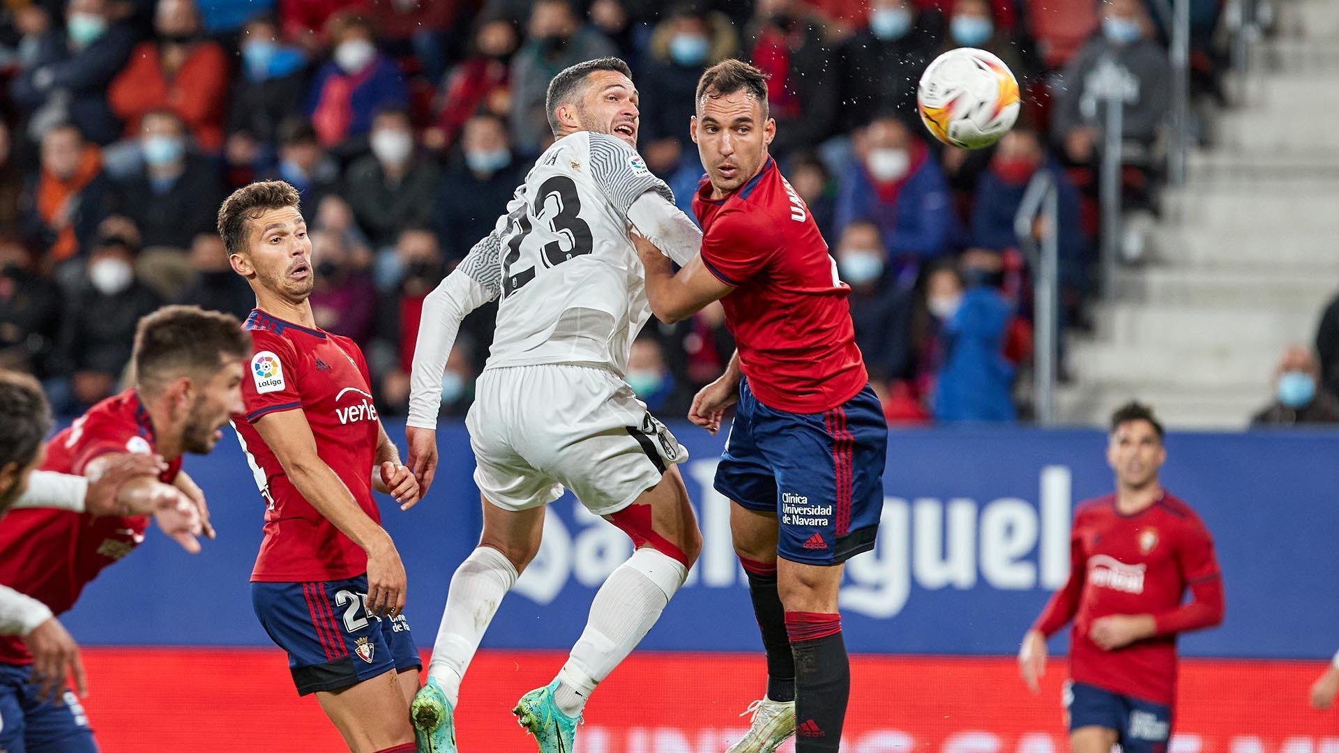 Fotos del partido Osasuna - Granada en El Sadar.