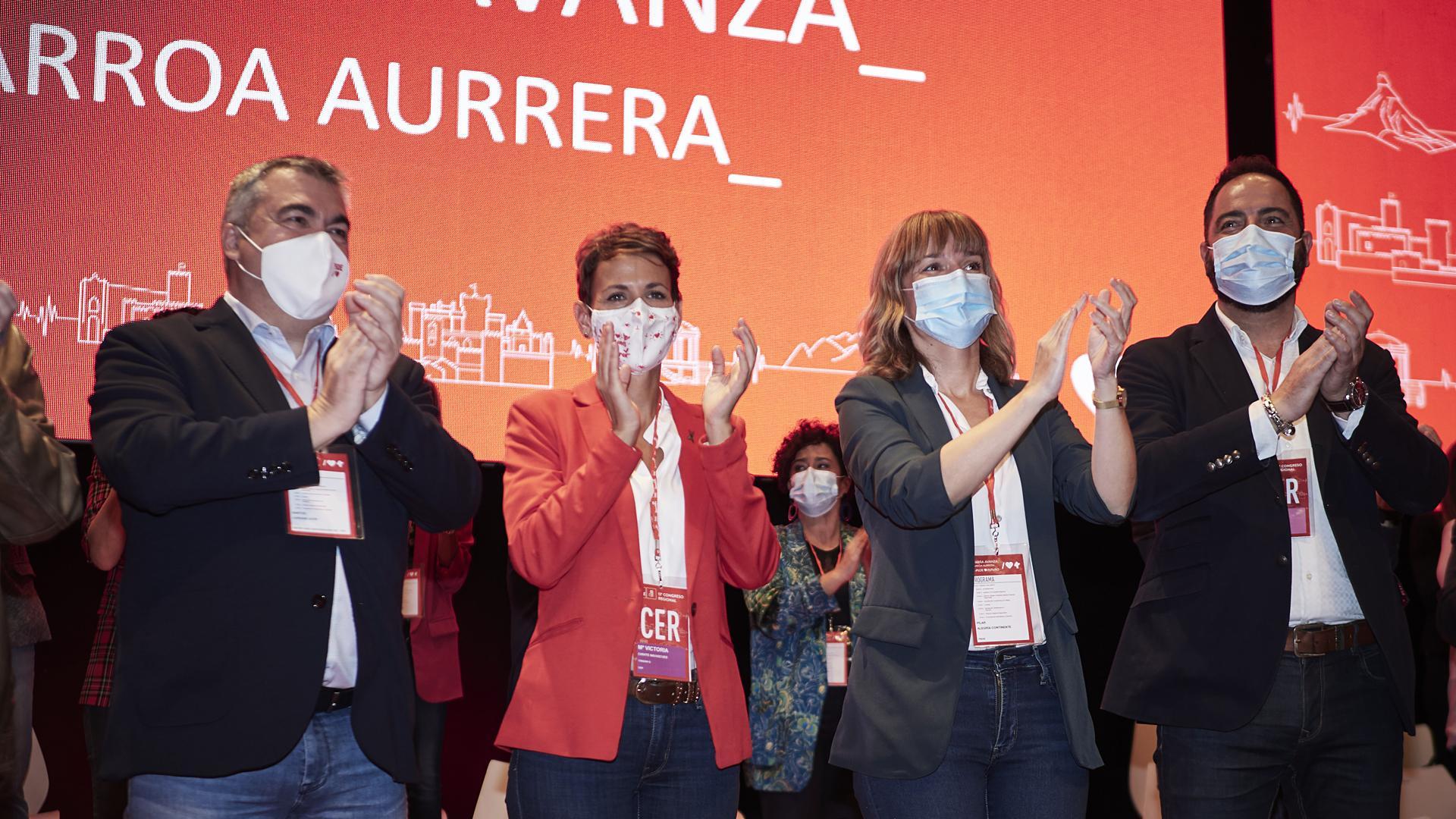 De izda. a dcha.,Santos Cerdán, María Chivite, Pilar Alegría; y Ramón Alzórriz, aplauden en la inauguración del 12º Congreso del PSN