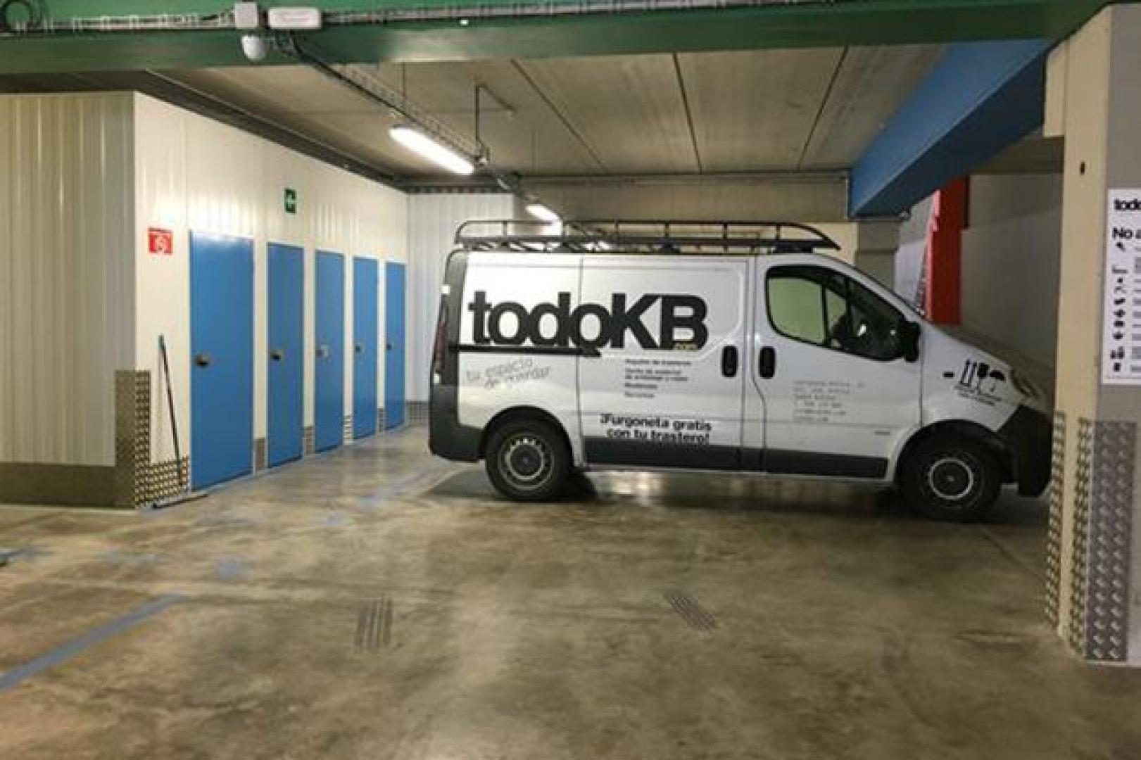 TodoKB ofrece una furgoneta gratis durante tres horas para llevar tus cosas a sus trasteros