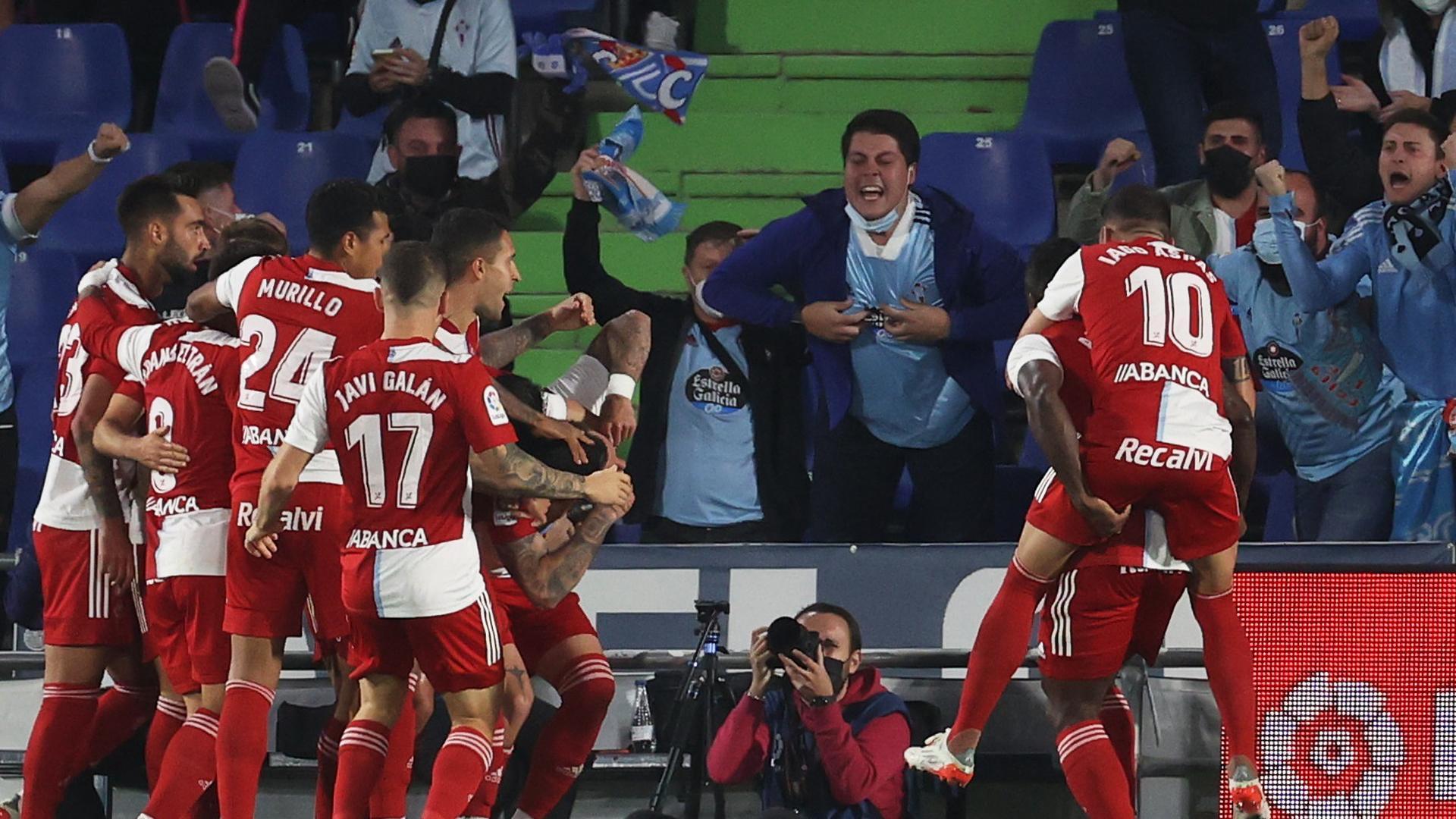 Los jugadores del Celta celebran uno de los tantos ante sus aficionados en el choque del Coliseum Alfonso Pérez