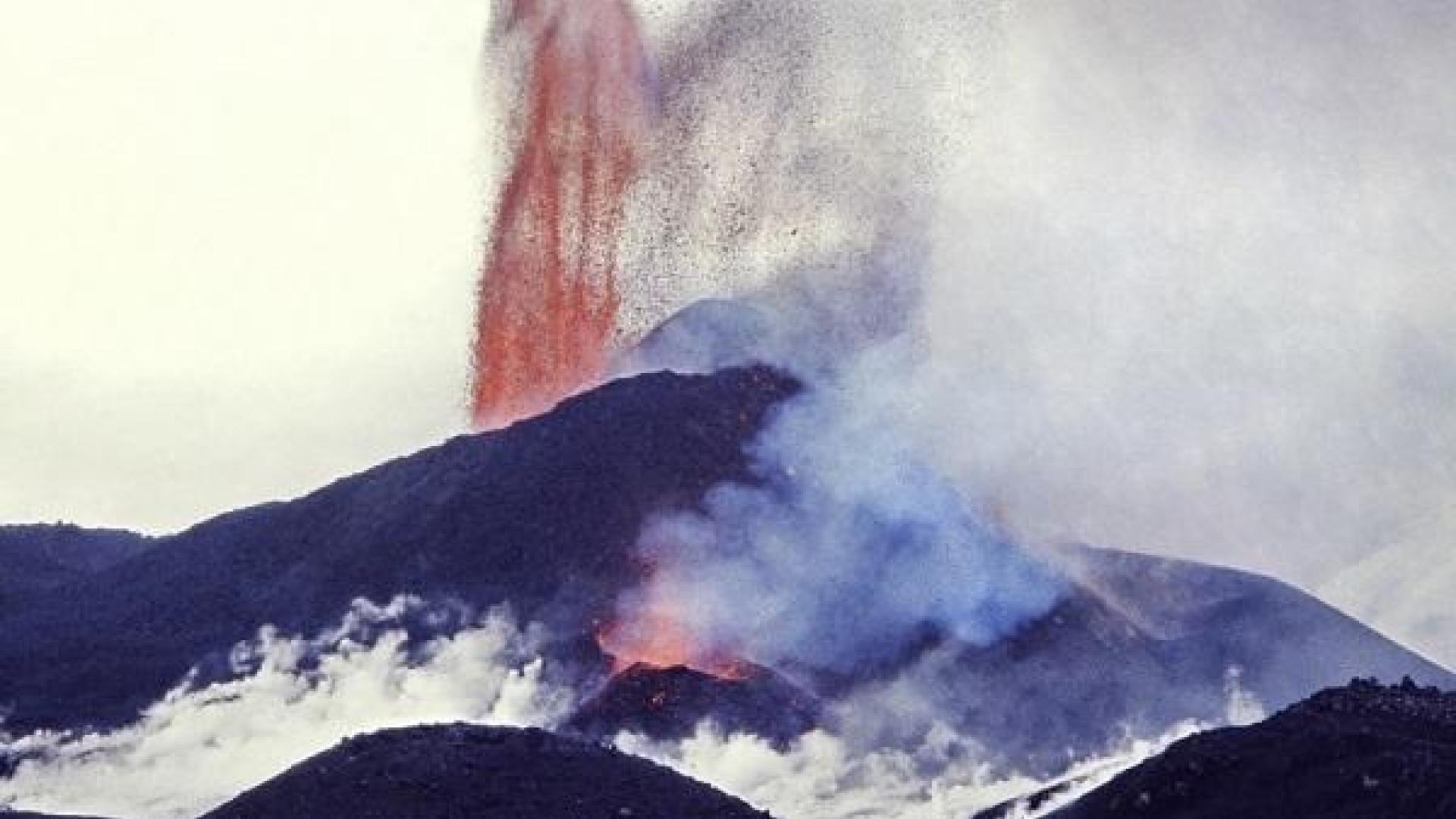 Imagen de la erupción del Teneguía el 9 de noviembre de 1971