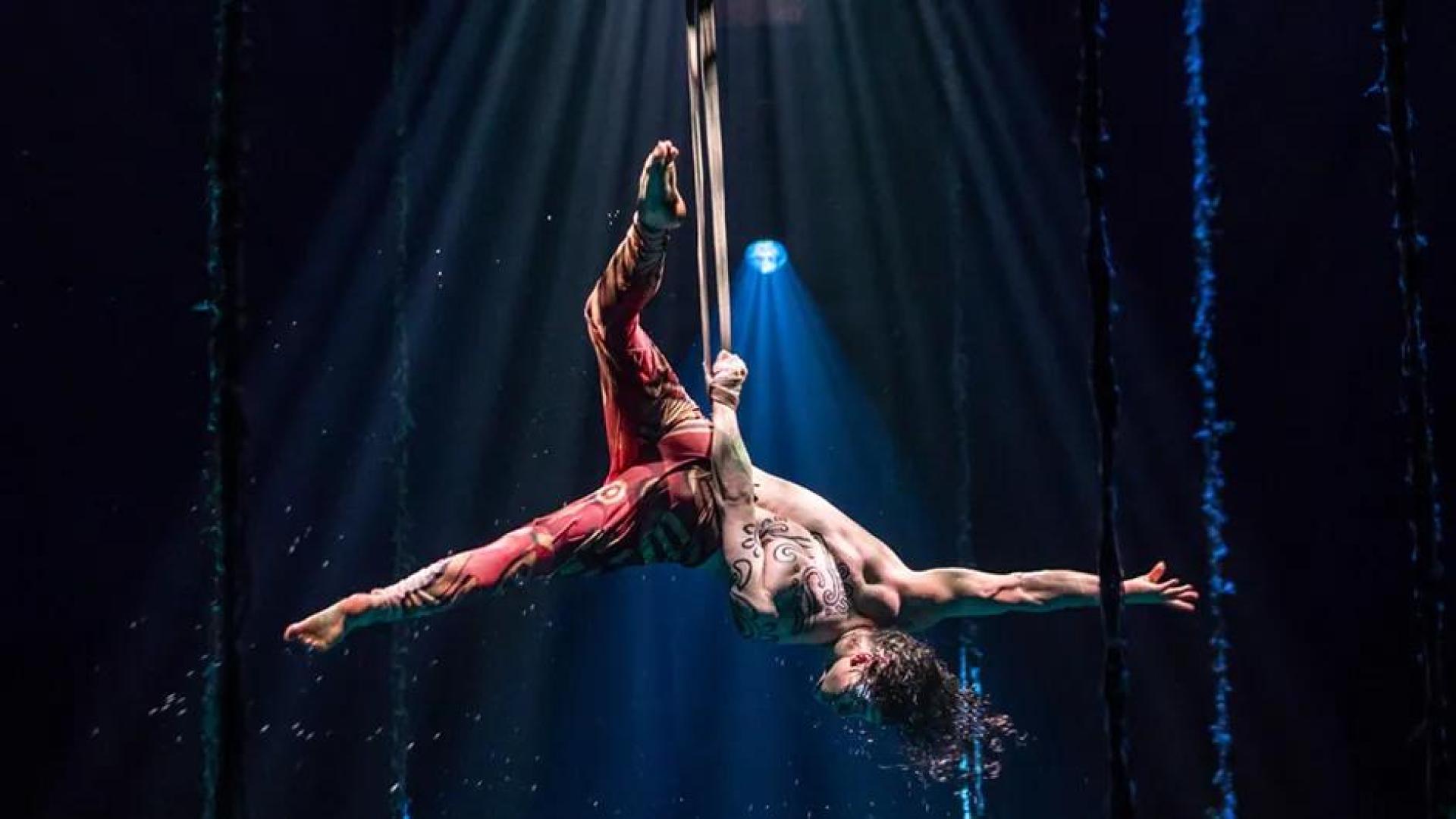 Acrobacias en el espectáculo 'Luzia'