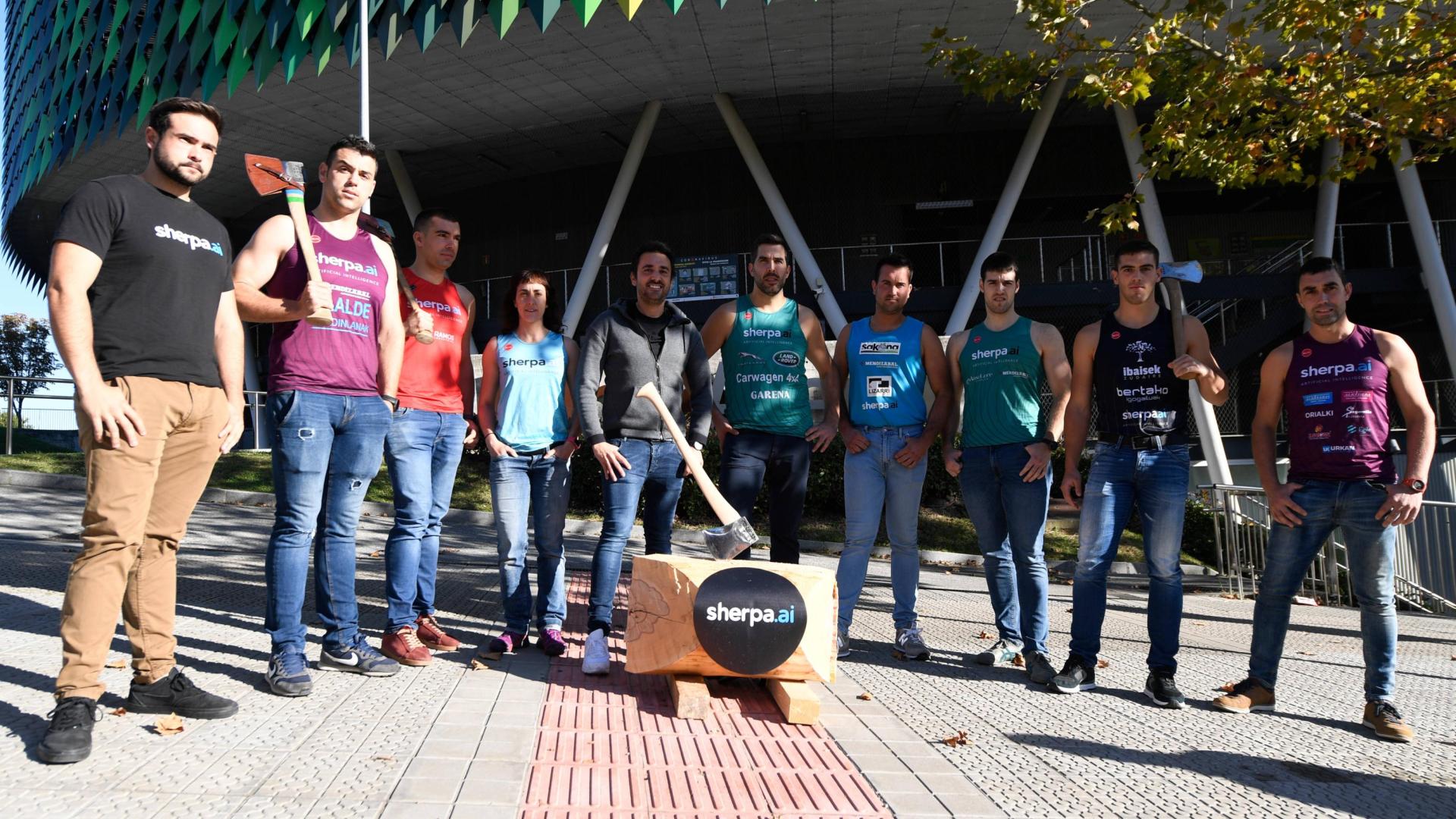 Parte de los aizkolaris que tomarán parte en el trofeo individual sherpa, que tendrá su final el 18-N